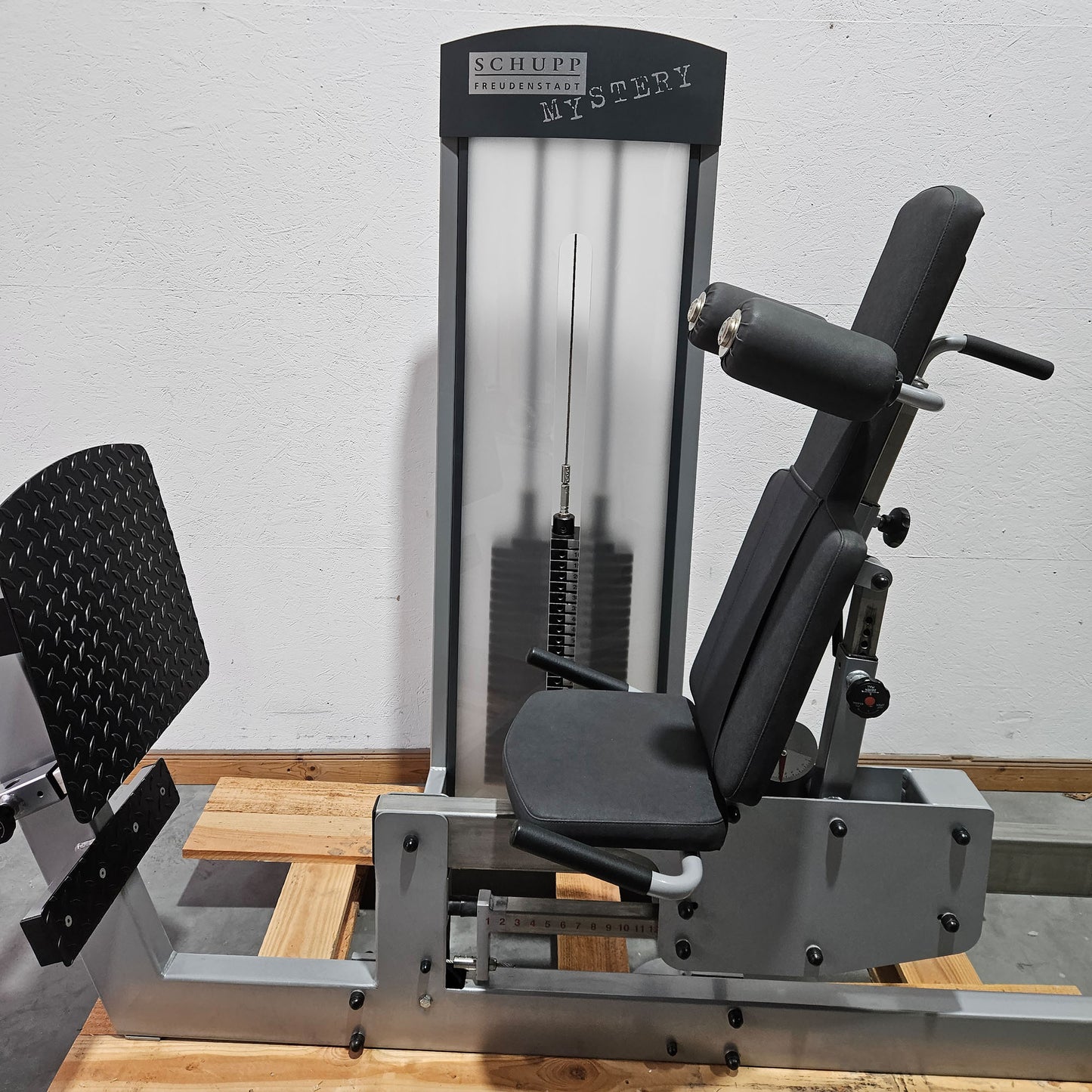 Schupp Mystery Funktionsstemme Kombi Sitzend-Liegend,  Beinpresse verstellbar, Rahmen Silber-Grau, gebraucht - überholter Zustand