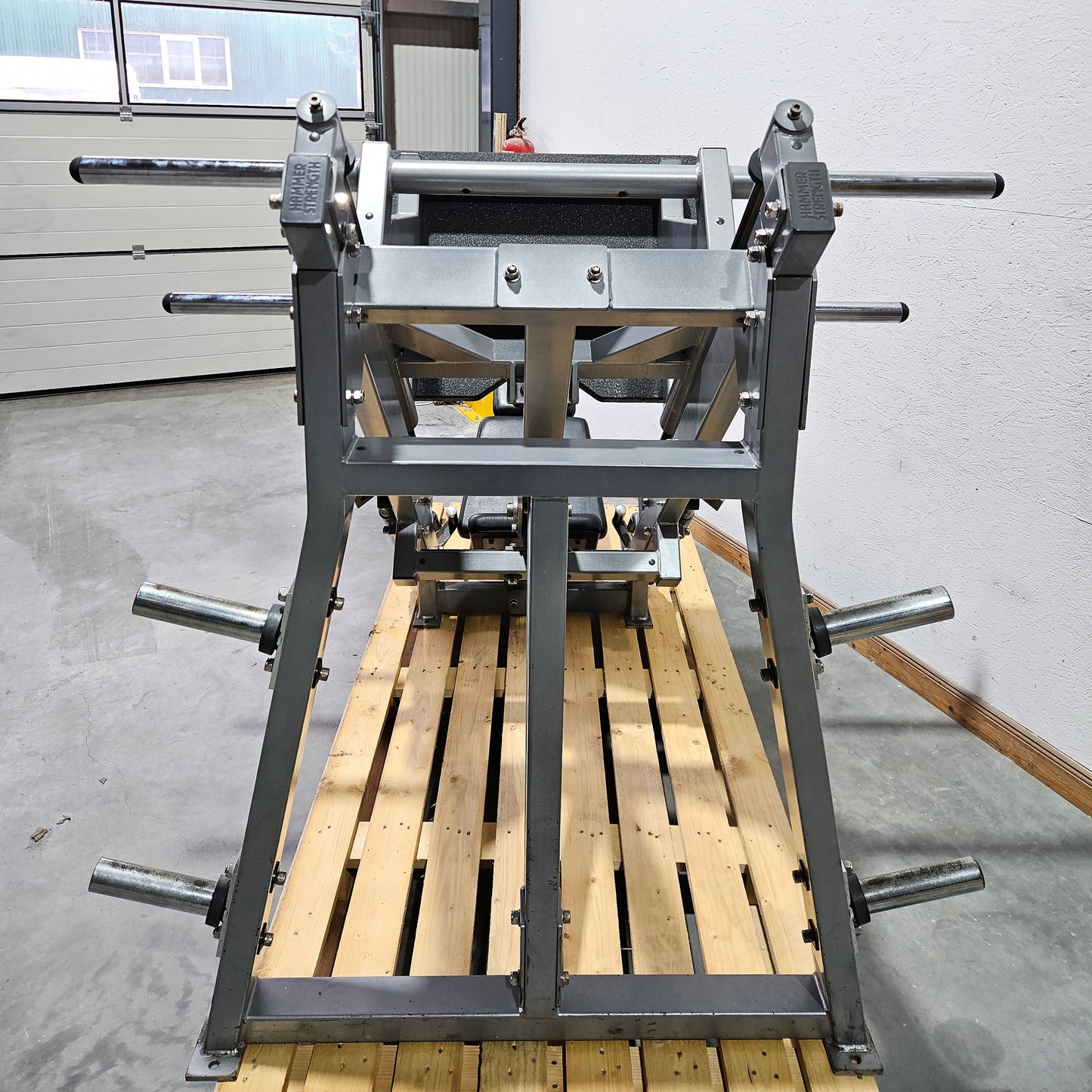 Hammer Strength Plate loaded linear Leg Press, Beinpresse 45° mit Scheibenaufnahme, extrem stabil, Farbe Silber, gebraucht - geprüfter technischer Zustand mit optischen Gebrauchsspuren