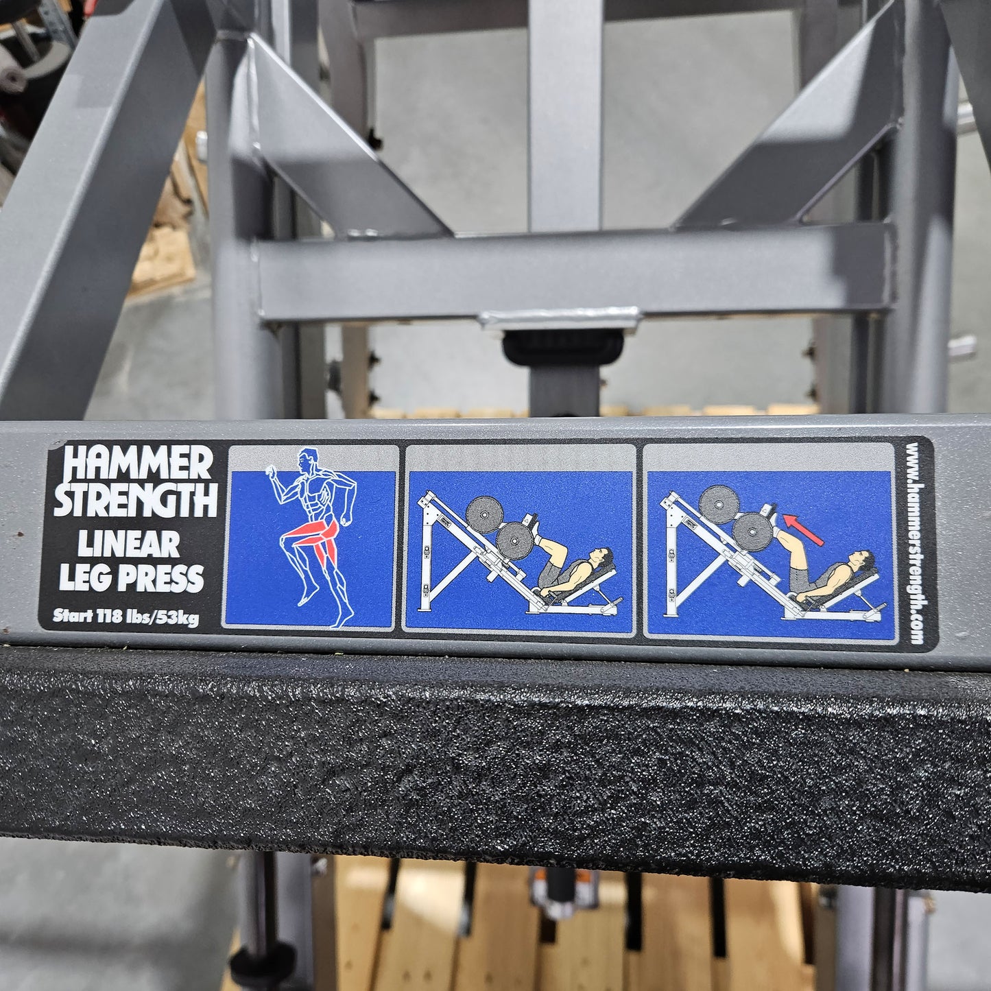 Hammer Strength Plate loaded linear Leg Press, Beinpresse 45° mit Scheibenaufnahme, extrem stabil, Farbe Silber, gebraucht - geprüfter technischer Zustand mit optischen Gebrauchsspuren