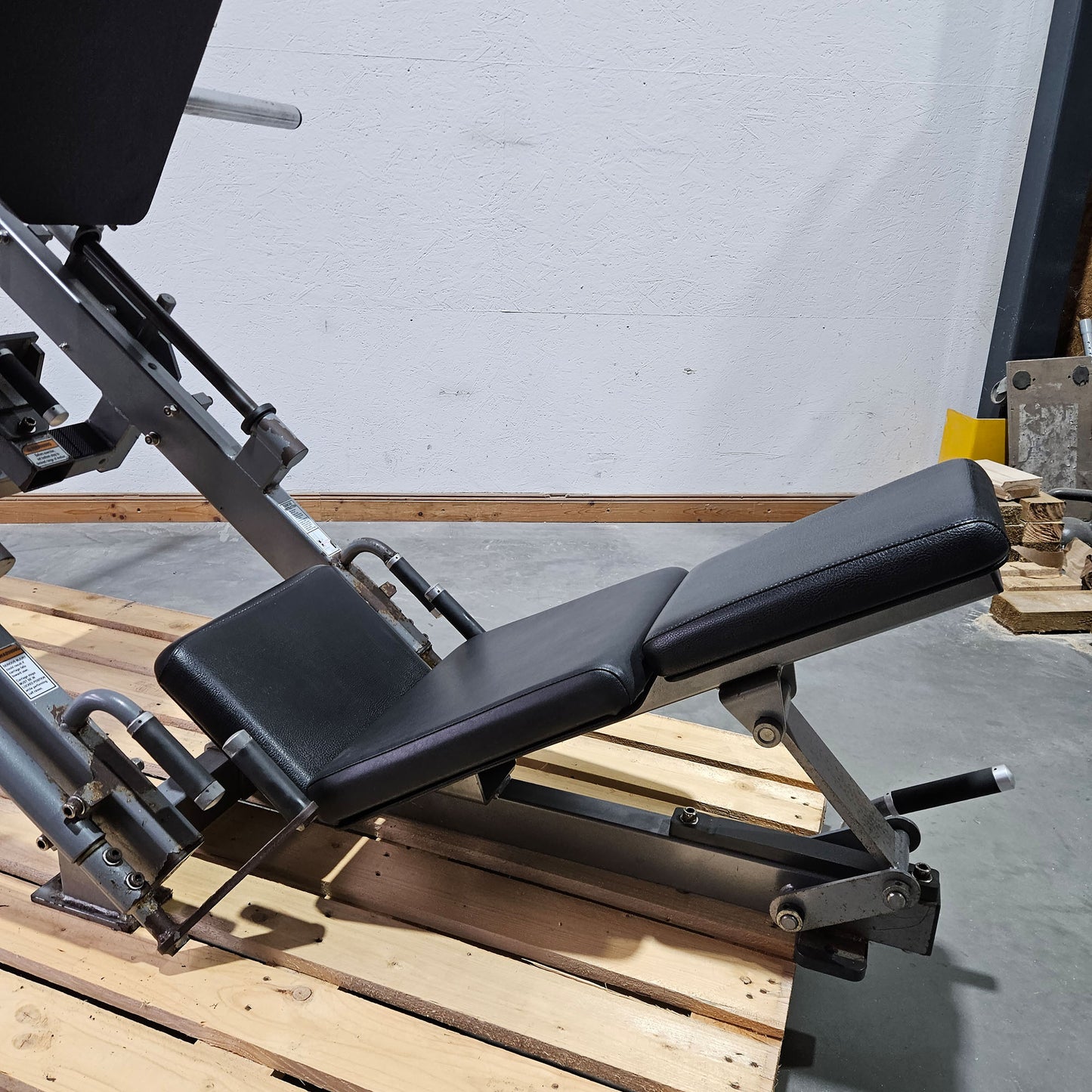 Hammer Strength Plate loaded linear Leg Press, Beinpresse 45° mit Scheibenaufnahme, extrem stabil, Farbe Silber, gebraucht - geprüfter technischer Zustand mit optischen Gebrauchsspuren