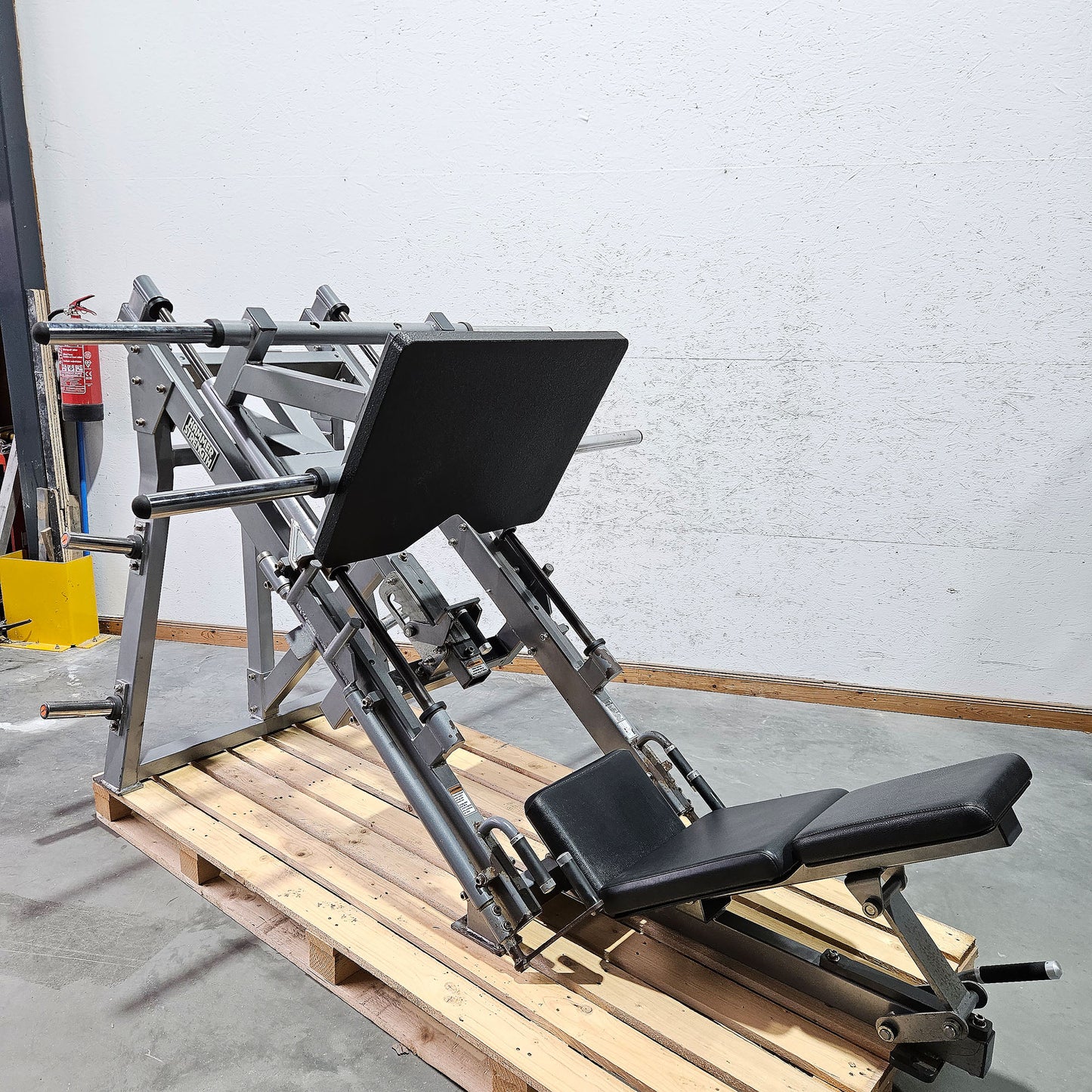 Hammer Strength Plate loaded linear Leg Press, Beinpresse 45° mit Scheibenaufnahme, extrem stabil, Farbe Silber, gebraucht - geprüfter technischer Zustand mit optischen Gebrauchsspuren