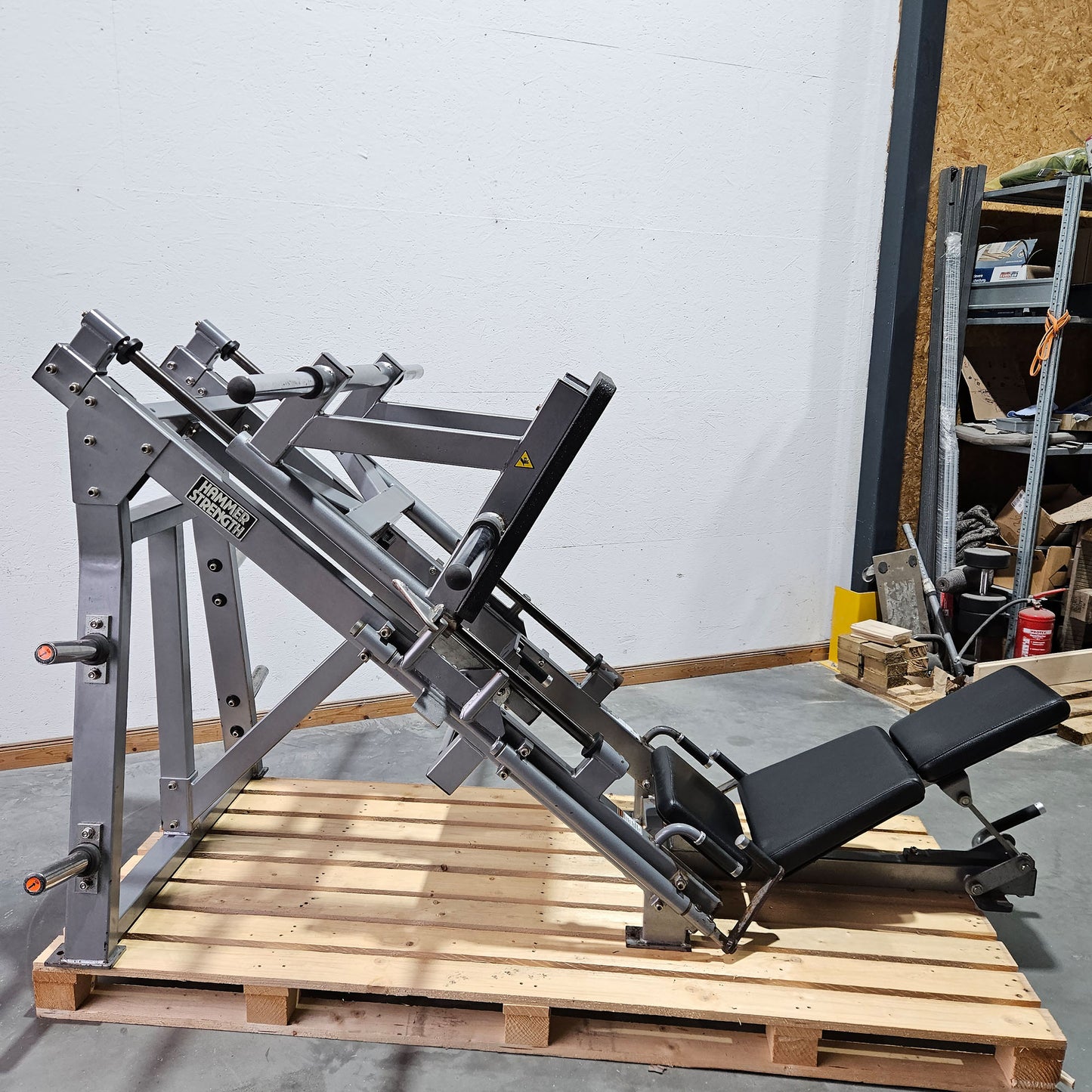 Hammer Strength Plate loaded linear Leg Press, Beinpresse 45° mit Scheibenaufnahme, extrem stabil, Farbe Silber, gebraucht - geprüfter technischer Zustand mit optischen Gebrauchsspuren