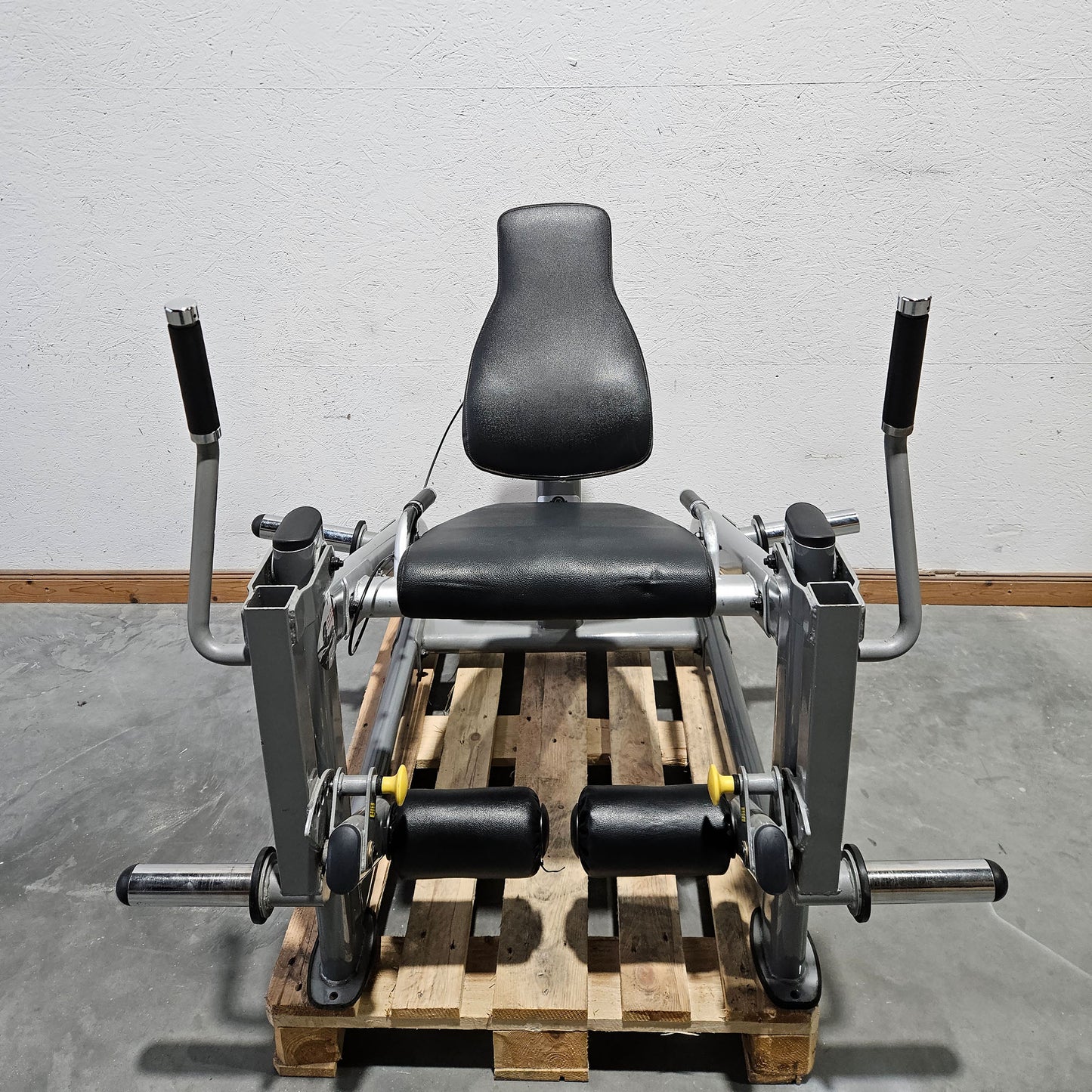 Steelflex Plate Load Isolateral Beinstrecker PLLE, gebraucht - überholter Zustand