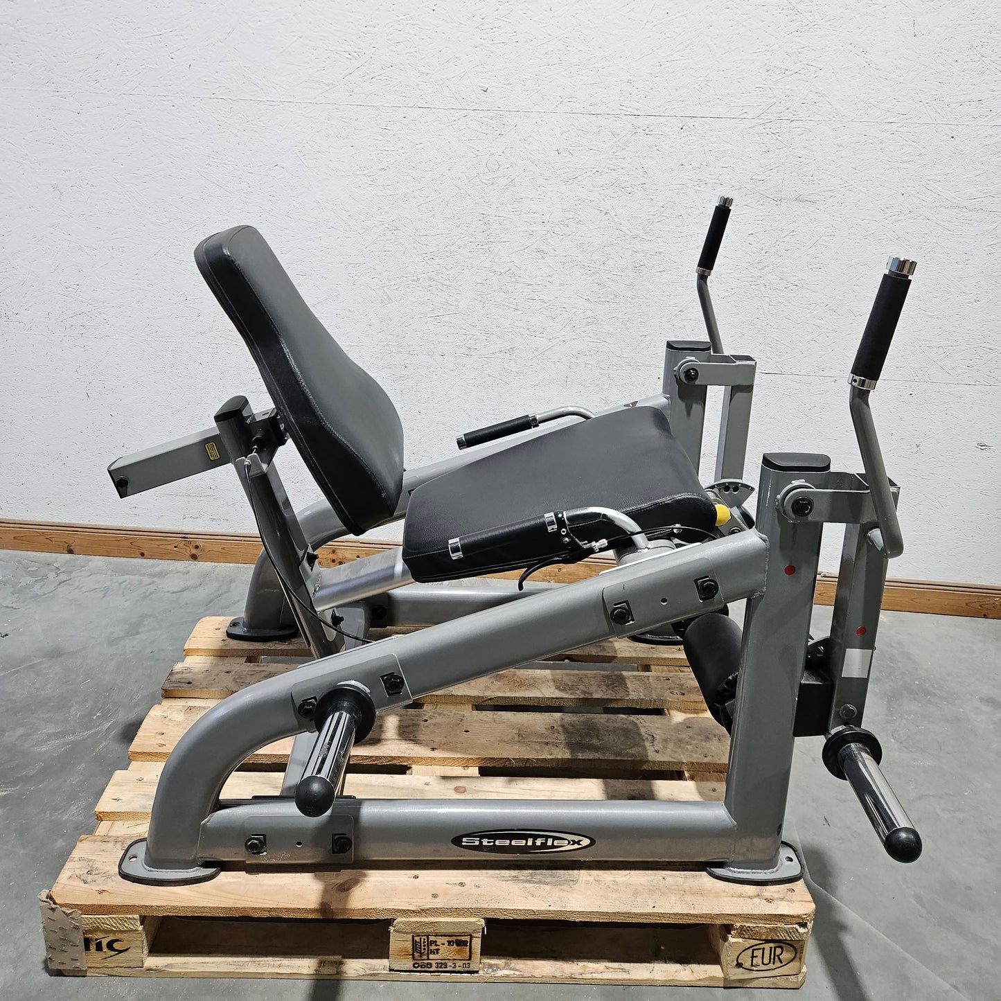 Steelflex Plate Load Isolateral Beinstrecker PLLE, gebraucht - überholter Zustand