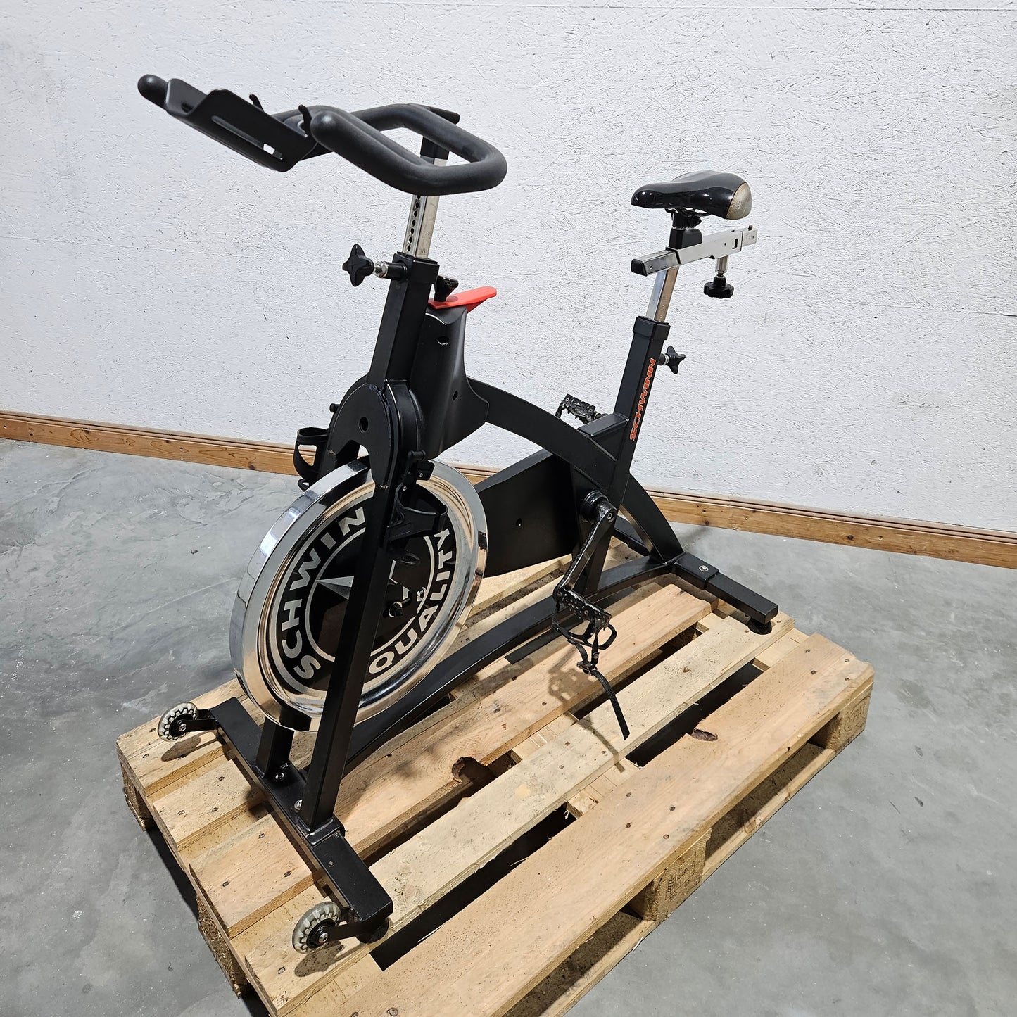 Schwinn Indoor Bike IC Pro20, Kettenantrieb, Farbe Schwarz - gebraucht - geprüfter technischer Zustand, optische Gebrauchsspuren vorhanden