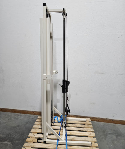 Kabelzug höhenverstellbar, zwei Auszüge, Seilzug, Zugapparat, Hersteller unbekannt, Rahmenfarbe Weiß, Oldschool Bodybuilding, gebraucht - mit Gebrauchsspuren