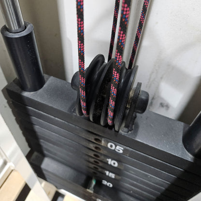 Kabelzug höhenverstellbar, zwei Auszüge, Seilzug, Zugapparat, Hersteller unbekannt, Rahmenfarbe Weiß, Oldschool Bodybuilding, gebraucht - mit Gebrauchsspuren