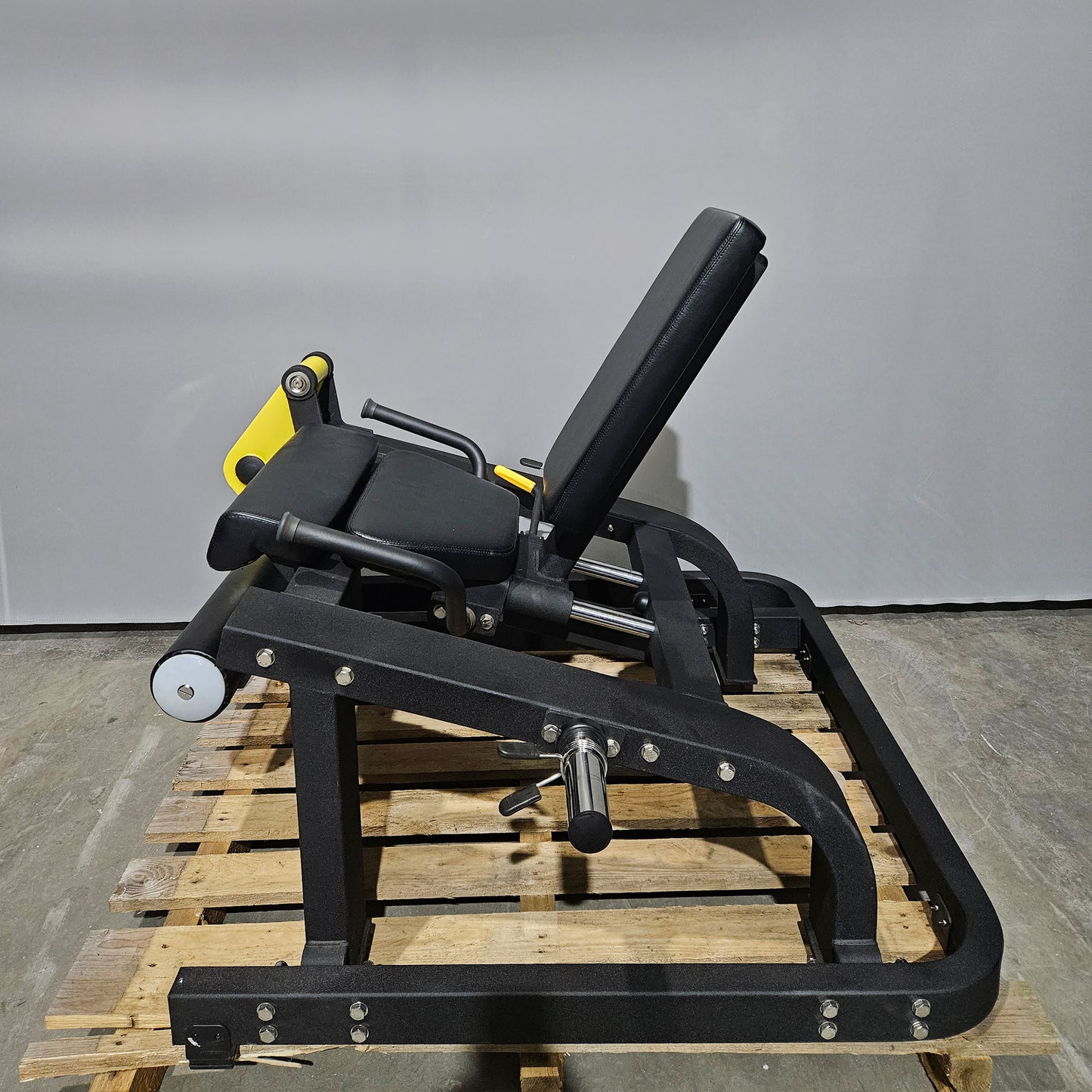 DankSport Beinstrecker sitzend, Leg Extension Plate loaded, Farbe Schwarz, gebraucht - überholter Zustand