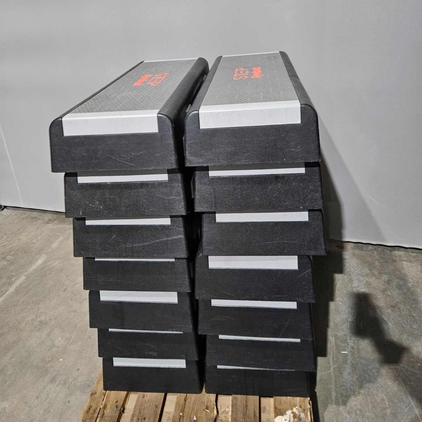 Reebok Steps / Step-Boards, 14 Stück im Set, verschiedene Farben, gebraucht - geprüfter Zustand mit Gebrauchsspuren