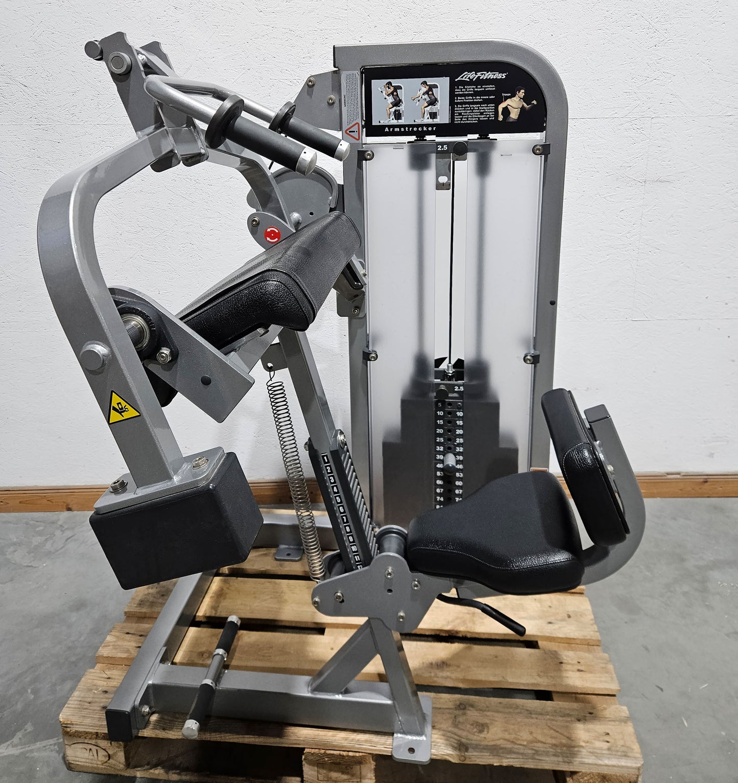 Life Fitness Set 10 Strength Equipment, Signature Series, Frame Silver, Upholstery Black, Used - Refurbished Condition