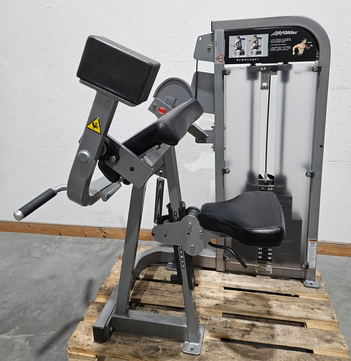 Life Fitness Set 10 Strength Equipment, Signature Series, Frame Silver, Upholstery Black, Used - Refurbished Condition