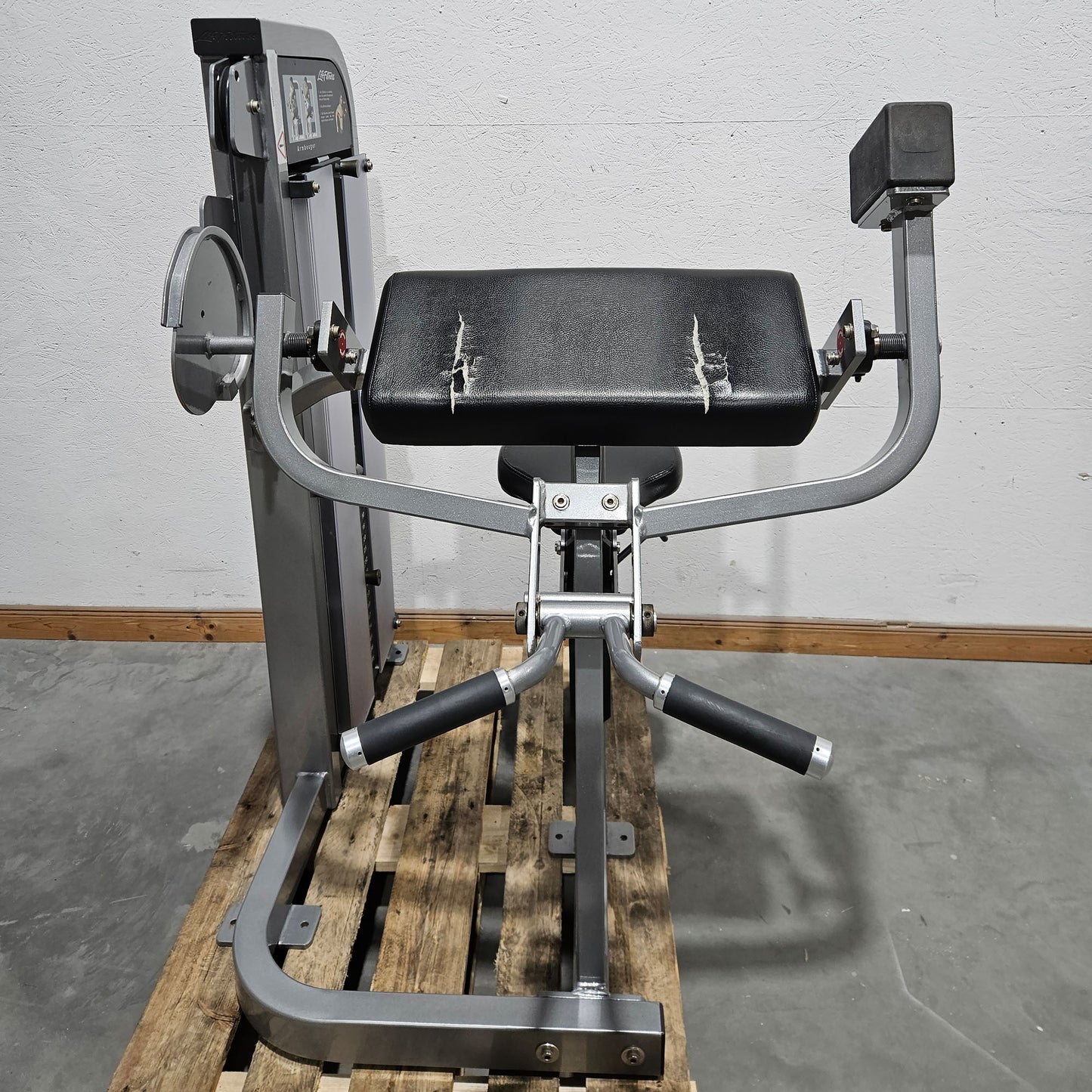 Life Fitness Set 10 Strength Equipment, Signature Series, Frame Silver, Upholstery Black, Used - Refurbished Condition