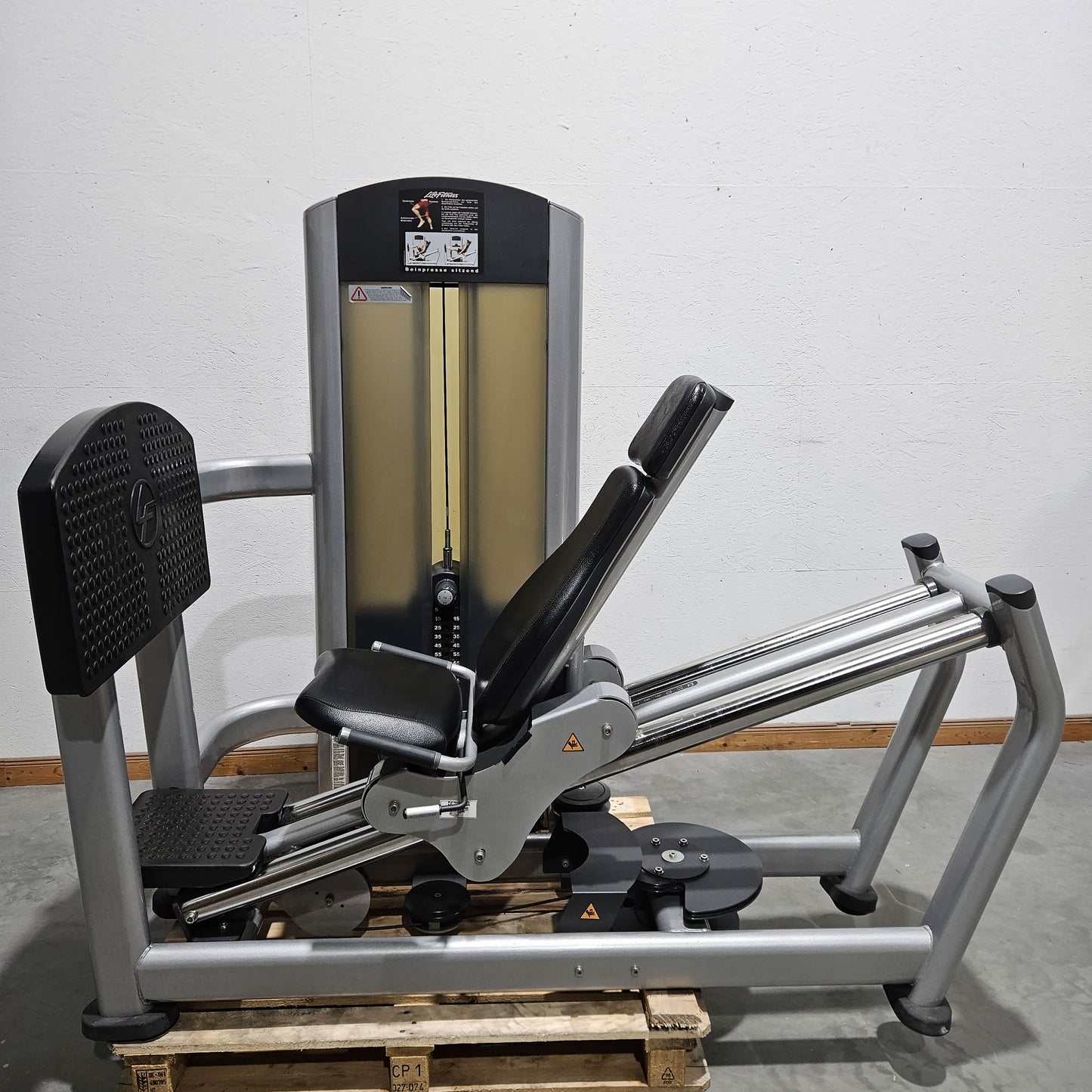 Life Fitness Set 10 Strength Equipment, Signature Series, Frame Silver, Upholstery Black, Used - Refurbished Condition