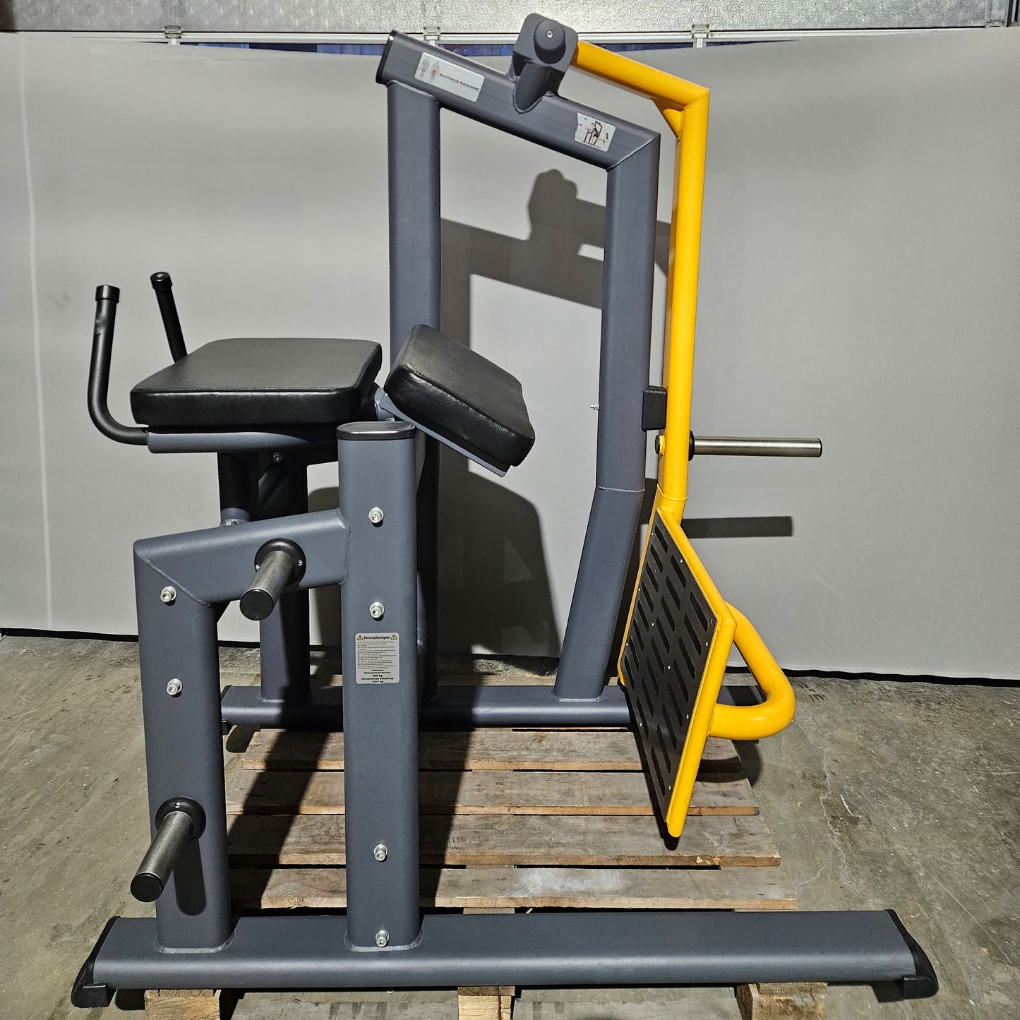 Master Sport Gluteusmaschine, Plate loaded Kraftgerät Glutes Kick Radial, Pomaschine stehend, Farbe Anthrazit, gebraucht - geprüfter Zustand
