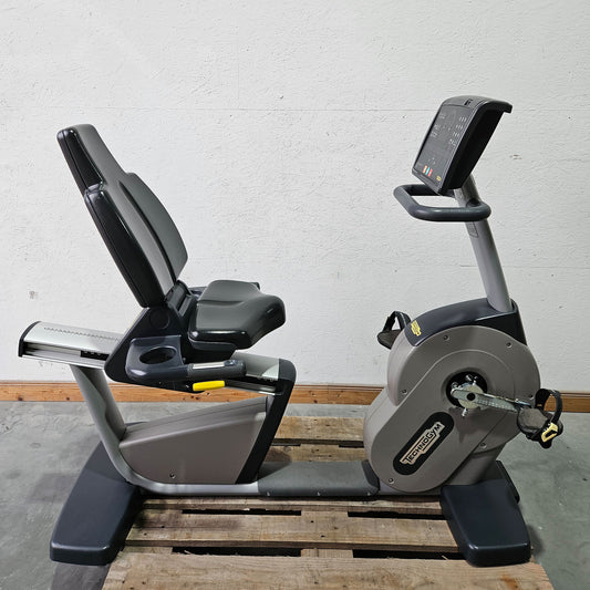 TechnoGym Recumbent Excite Line Recline 700, LED Display, verstellbare Pedalarme, mit Handpuls, Polster Schwarz, gebraucht - überholter Zustand