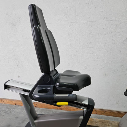 TechnoGym Recumbent Excite Line Recline 700, LED Display, verstellbare Pedalarme, mit Handpuls, Polster Schwarz, gebraucht - überholter Zustand