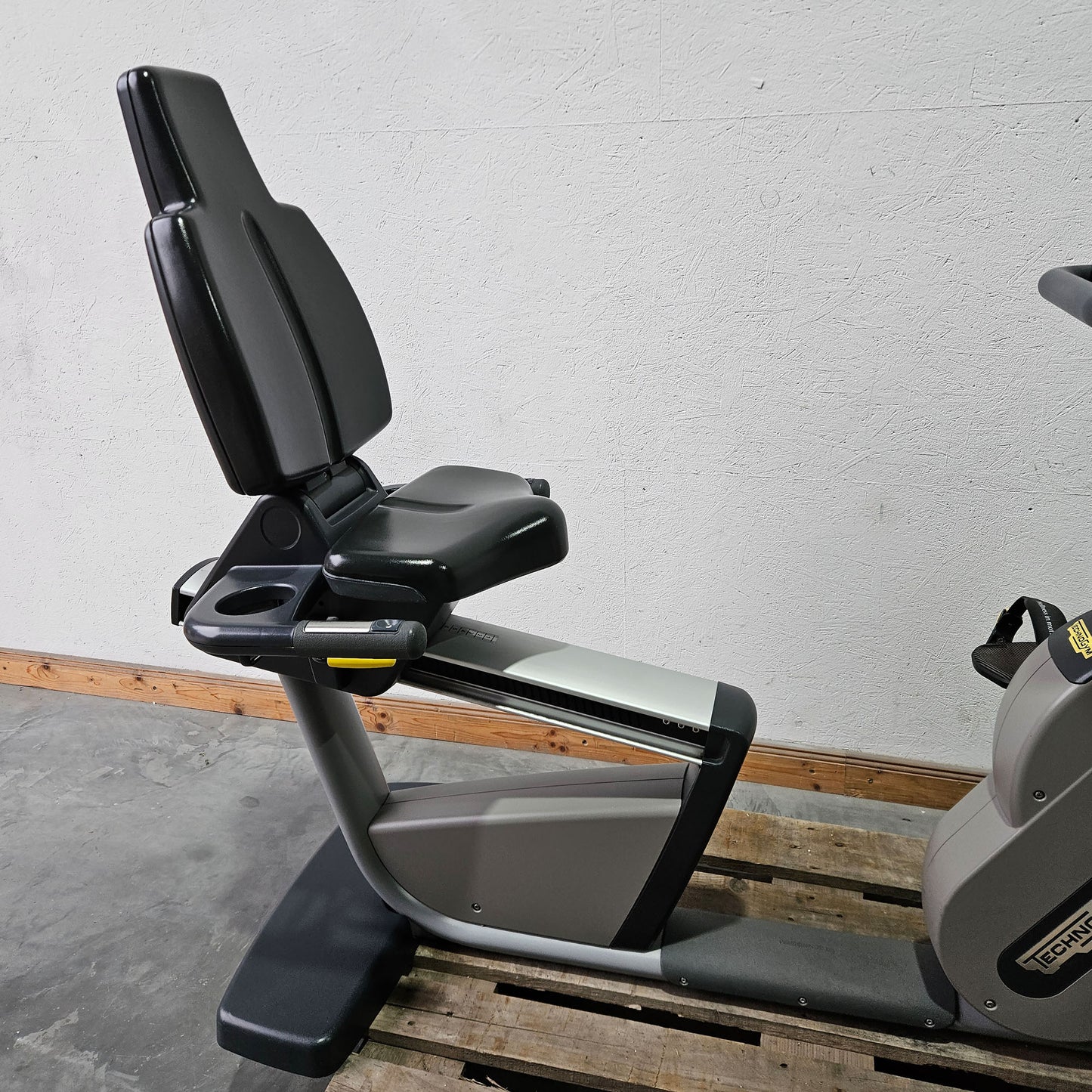 TechnoGym Recumbent Excite Line Recline 700, LED Display, verstellbare Pedalarme, mit Handpuls, Polster Schwarz, gebraucht - überholter Zustand