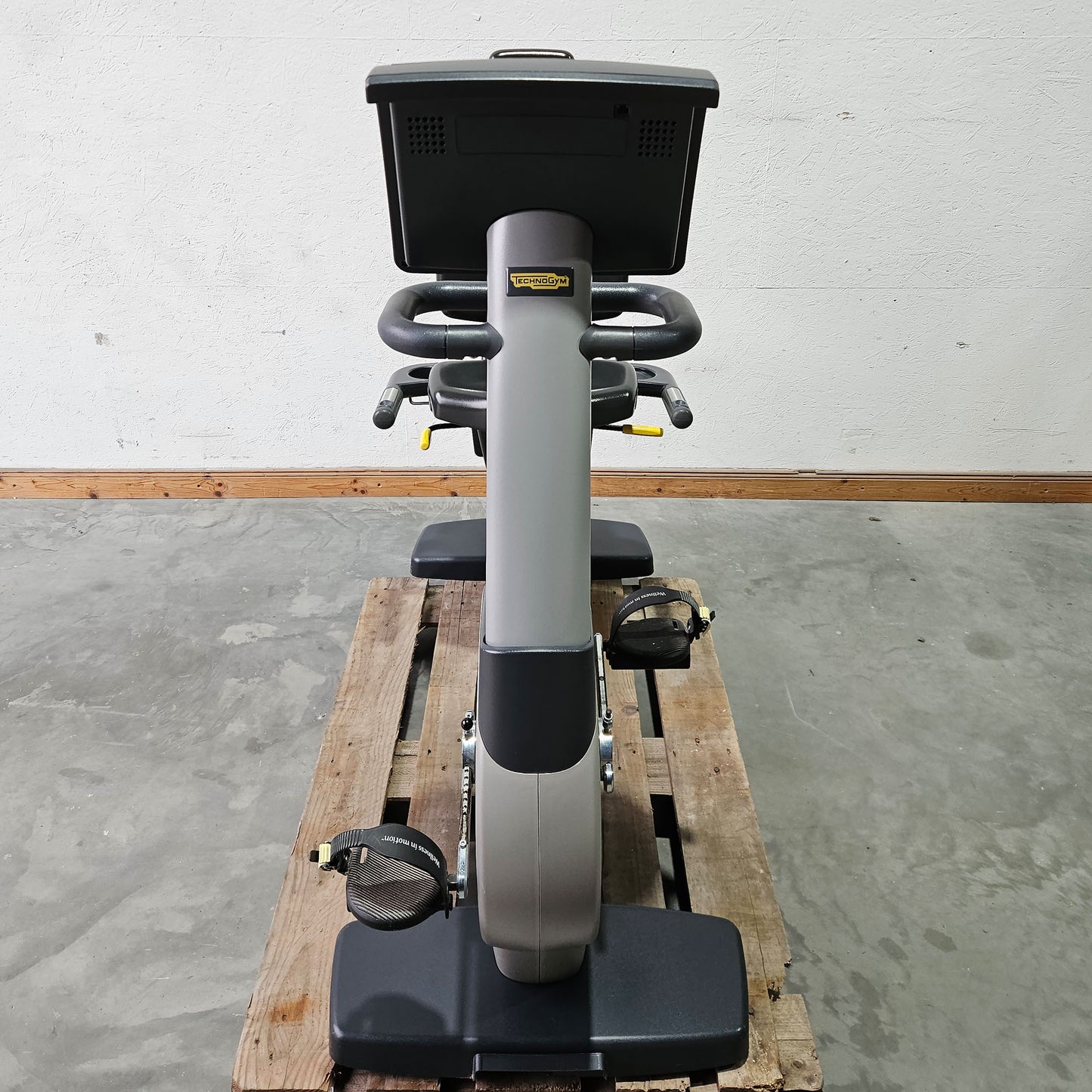 TechnoGym Recumbent Excite Line Recline 700, LED Display, verstellbare Pedalarme, mit Handpuls, Polster Schwarz, gebraucht - überholter Zustand