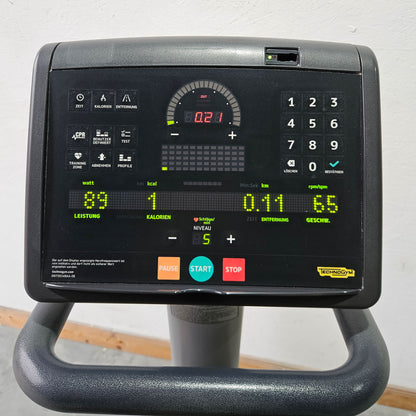TechnoGym Recumbent Excite Line Recline 700, LED Display, verstellbare Pedalarme, mit Handpuls, Polster Schwarz, gebraucht - überholter Zustand