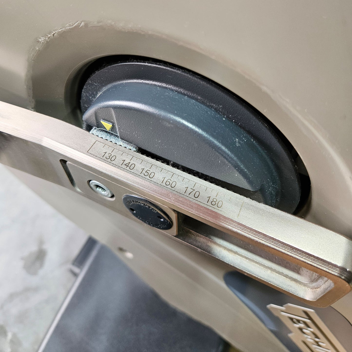 TechnoGym Recumbent Excite Line Recline 500, LED Display, verstellbare Pedalarme, ohne Handpuls, Polster Rot-Braun, gebraucht - überholter Zustand