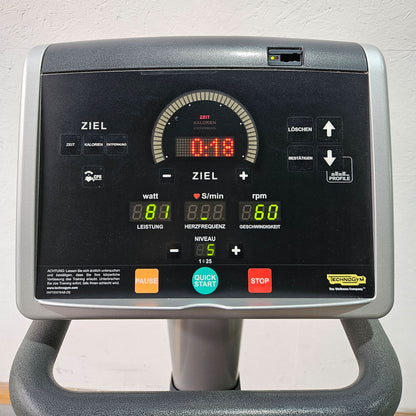 TechnoGym Recumbent Excite Line Recline 500, LED Display, verstellbare Pedalarme, ohne Handpuls, Polster Rot-Braun, gebraucht - überholter Zustand