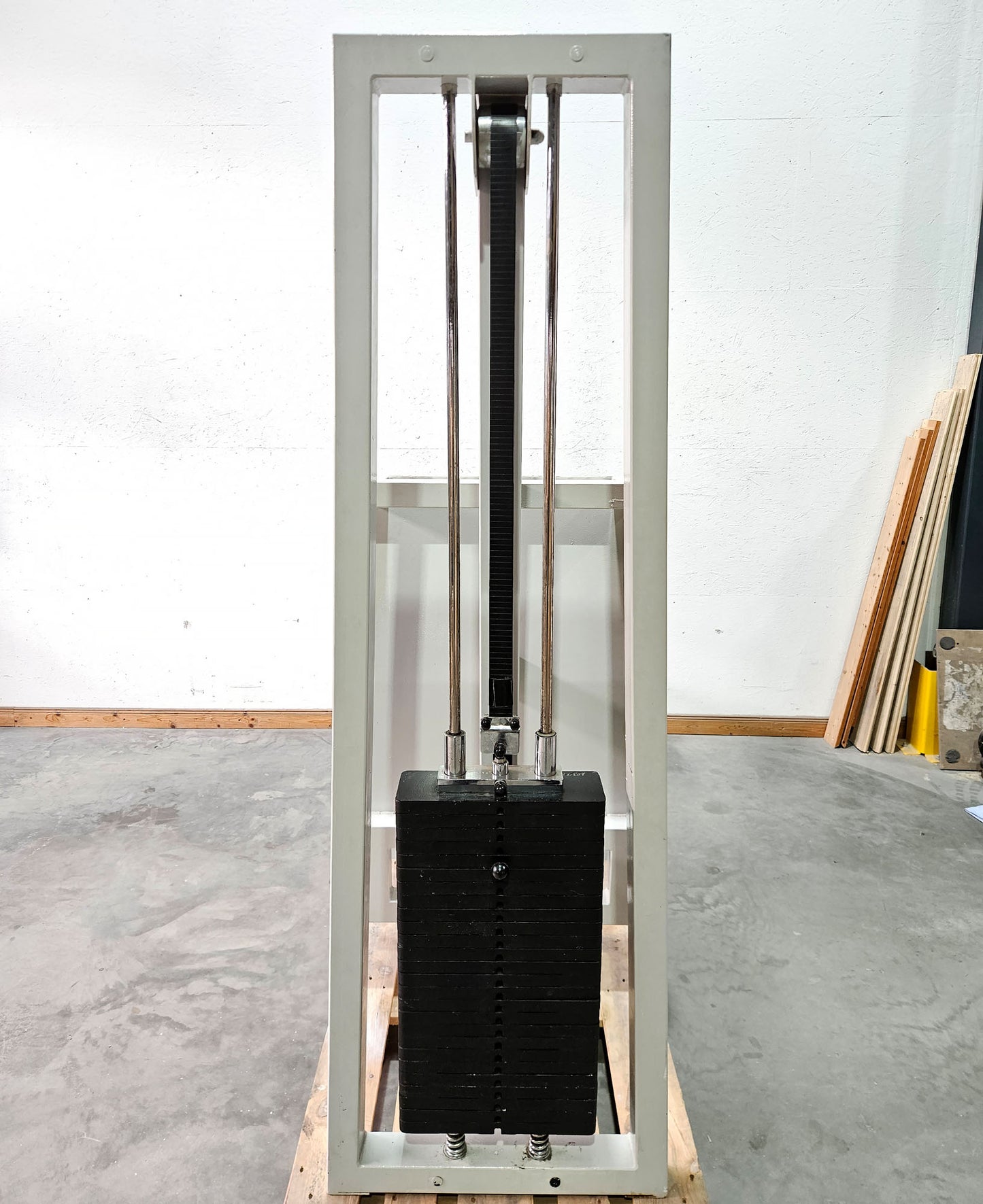 Gym80 Beinpresse liegend, Leg Press lying, 213kg Gewichtsblock, Oldschool Bodybuilding Kraftgerät - Rahmenfarbe Weiß, gebraucht mit Gebrauchsspuren