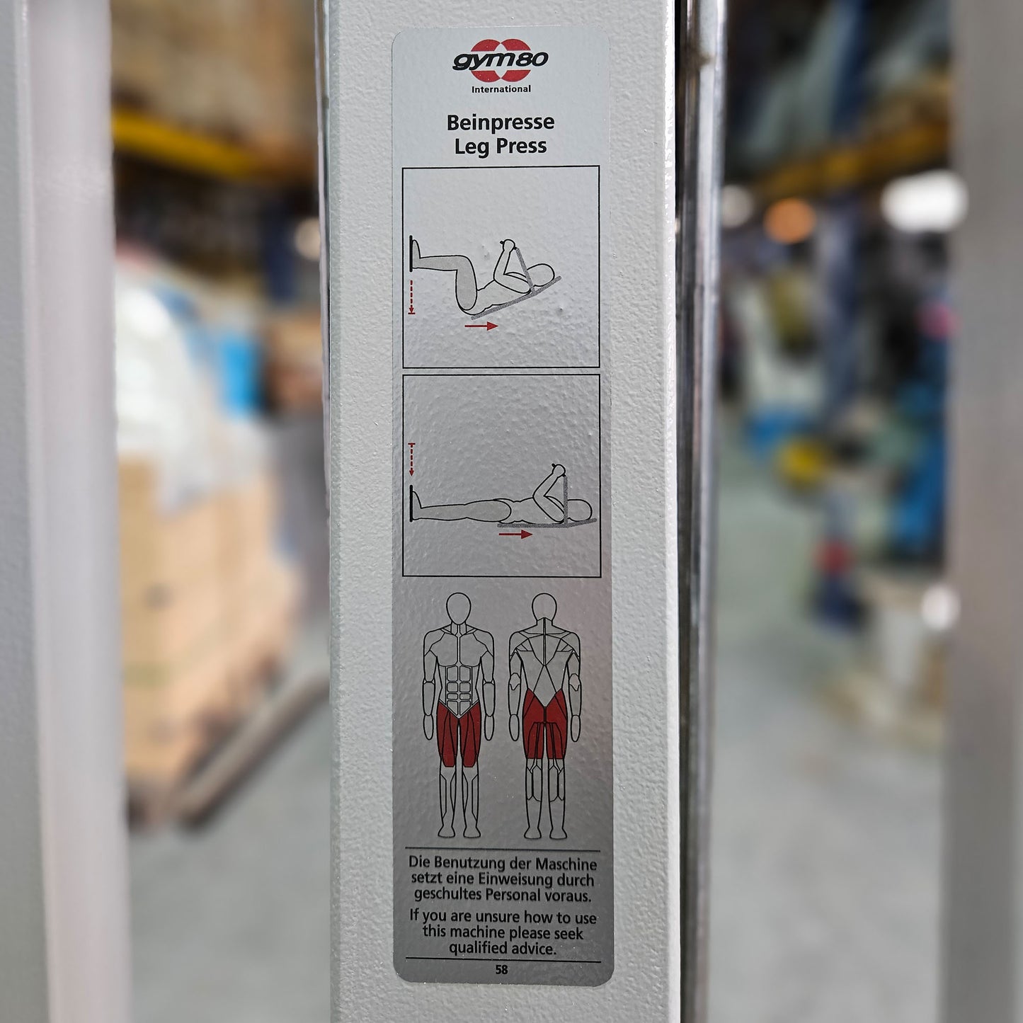 Gym80 Beinpresse liegend, Leg Press lying, 213kg Gewichtsblock, Oldschool Bodybuilding Kraftgerät - Rahmenfarbe Weiß, gebraucht mit Gebrauchsspuren