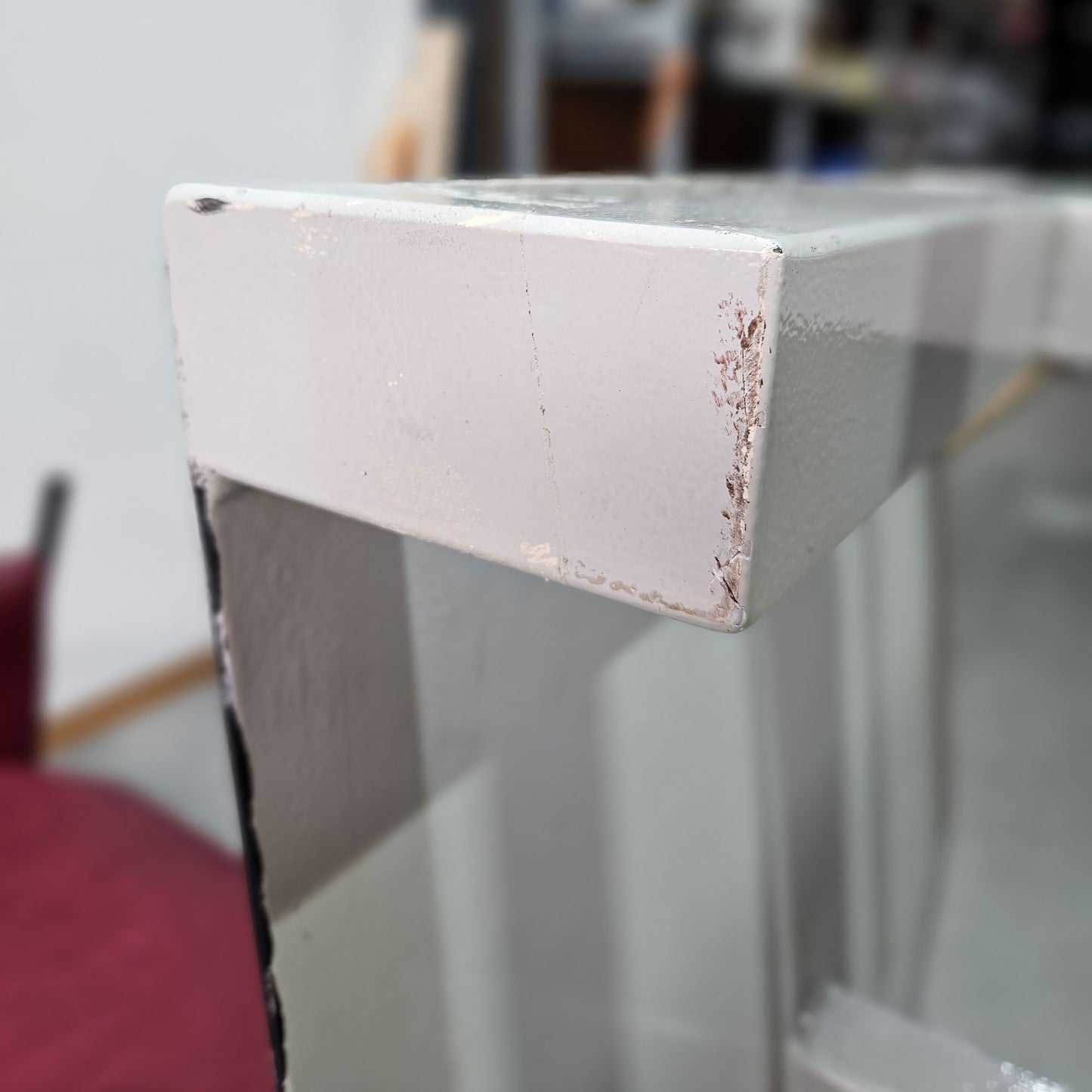 Gym80 Beinpresse liegend, Leg Press lying, 213kg Gewichtsblock, Oldschool Bodybuilding Kraftgerät - Rahmenfarbe Weiß, gebraucht mit Gebrauchsspuren