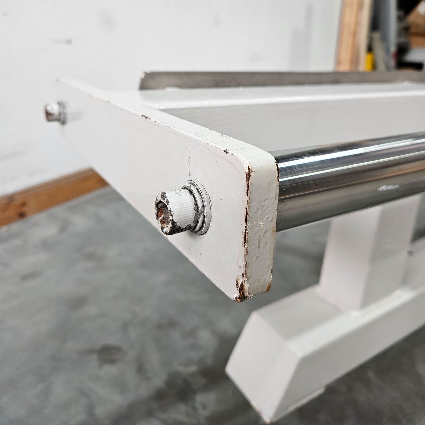 Gym80 Beinpresse liegend, Leg Press lying, 213kg Gewichtsblock, Oldschool Bodybuilding Kraftgerät - Rahmenfarbe Weiß, gebraucht mit Gebrauchsspuren