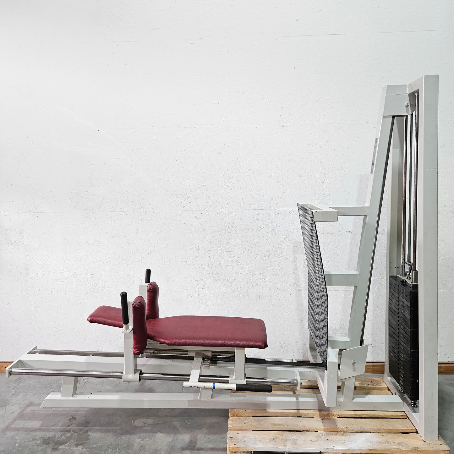 Gym80 Beinpresse liegend, Leg Press lying, 213kg Gewichtsblock, Oldschool Bodybuilding Kraftgerät - Rahmenfarbe Weiß, gebraucht mit Gebrauchsspuren