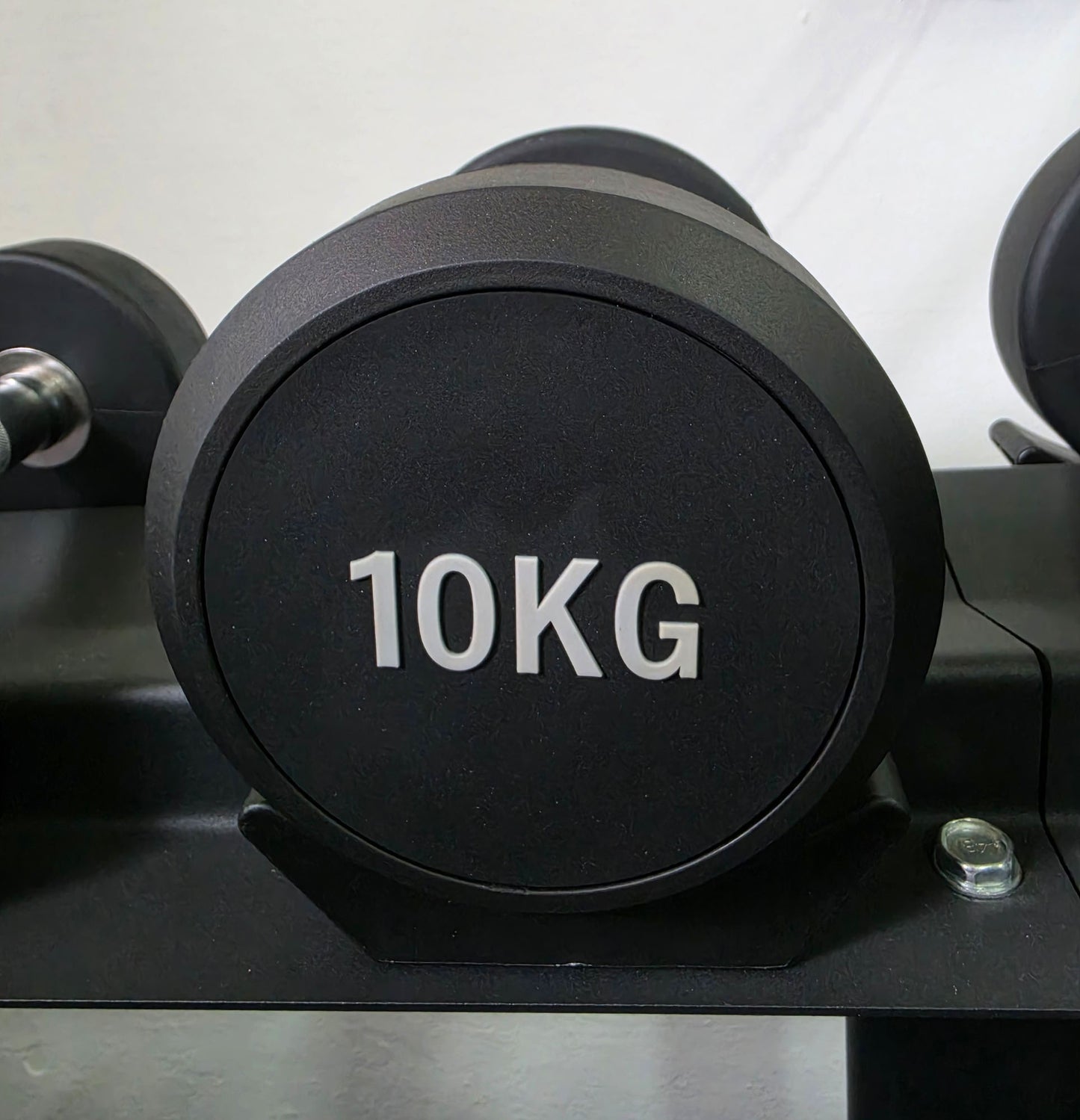 Kurzhantelsatz aus Gummi von 2,5 bis 30 kg, in 2,5kg Stufen, 12 gummierte Hantelpaare im Set - NEU