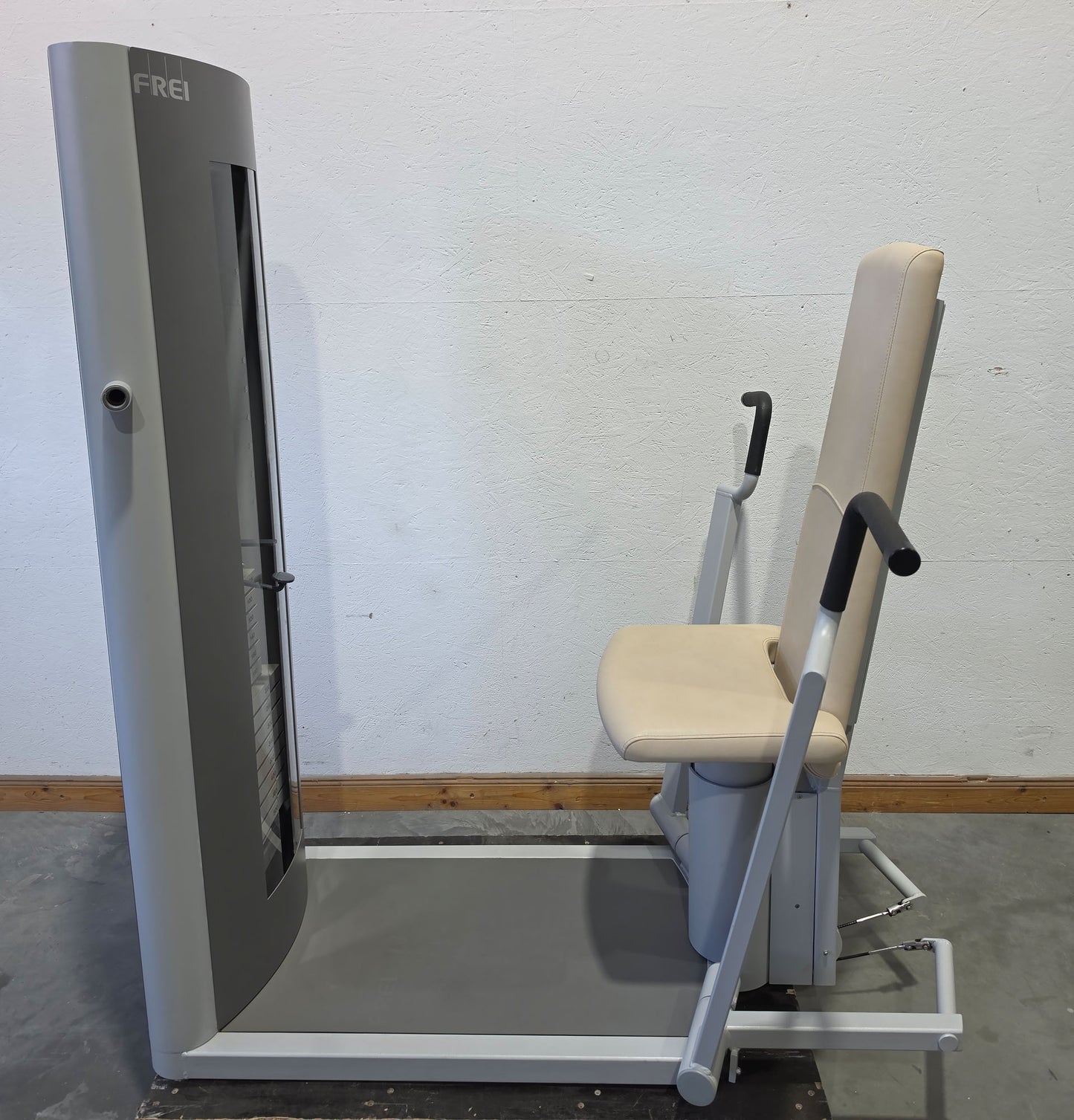 Frei Genius Eco Bankdrückmaschine, Brustpresse, Chestpress, MPG, Reha, Rahmenfarbe Silber, gebraucht - überholter Zustand
