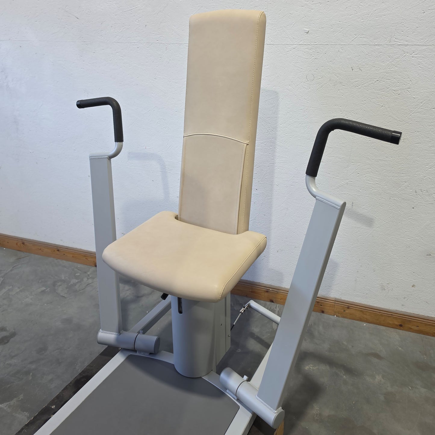 Frei Genius Eco Bankdrückmaschine, Brustpresse, Chestpress, MPG, Reha, Rahmenfarbe Silber, gebraucht - überholter Zustand