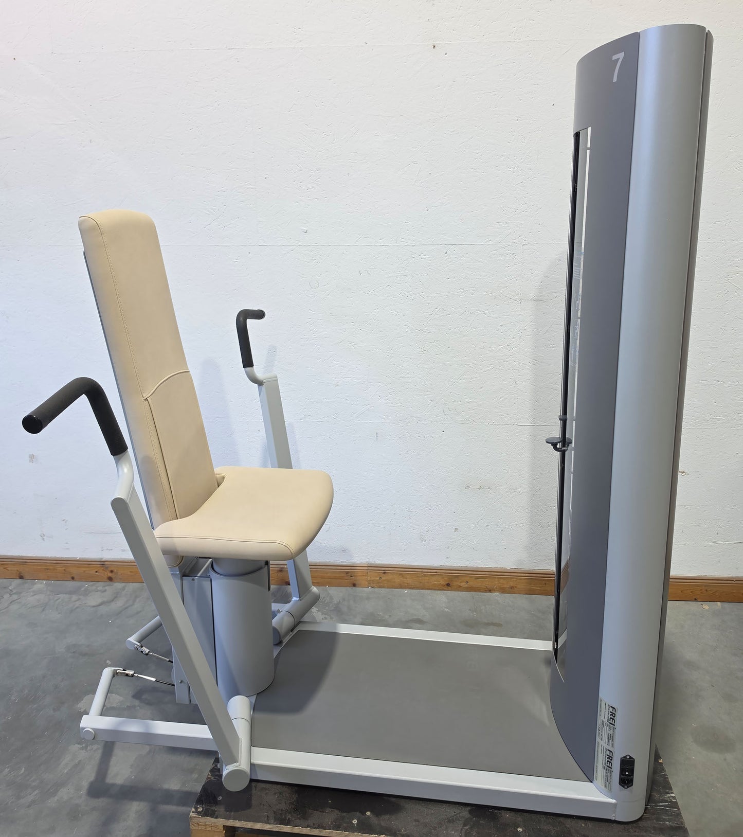 Frei Genius Eco Bankdrückmaschine, Brustpresse, Chestpress, MPG, Reha, Rahmenfarbe Silber, gebraucht - überholter Zustand