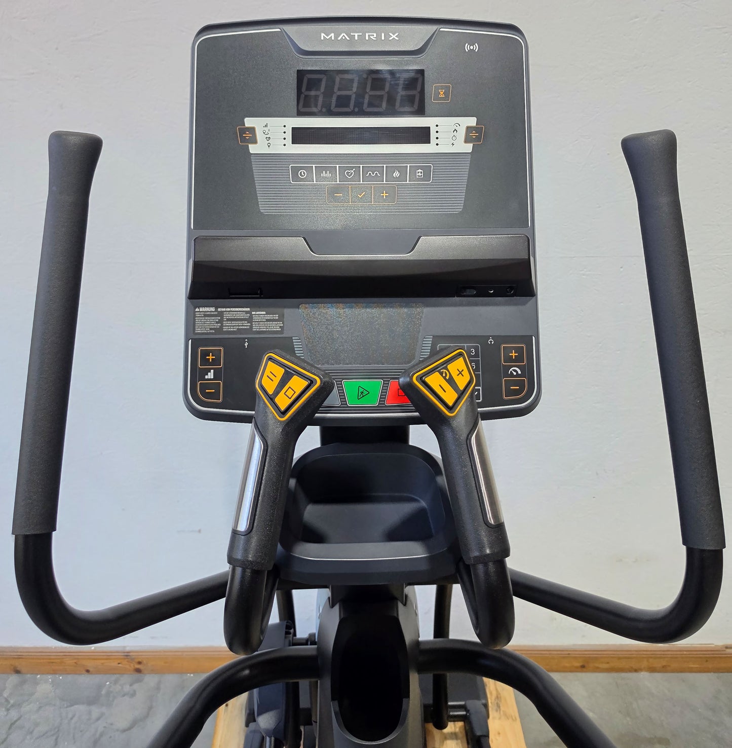 Matrix MX Endurance Suspension Elliptical Crosstrainer, Ellipsentrainer E-ES-F, Baujahr 2024 - MX LED Console Display, Farbe Schwarz, gebraucht - Neuwertiger Zustand
