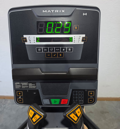 Matrix MX Endurance Suspension Elliptical Crosstrainer, Ellipsentrainer E-ES-F, Baujahr 2024 - MX LED Console Display, Farbe Schwarz, gebraucht - Neuwertiger Zustand