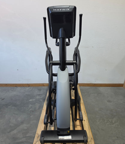 Matrix MX Endurance Suspension Elliptical Crosstrainer, Ellipsentrainer E-ES-F, Baujahr 2024 - MX LED Console Display, Farbe Schwarz, gebraucht - Neuwertiger Zustand
