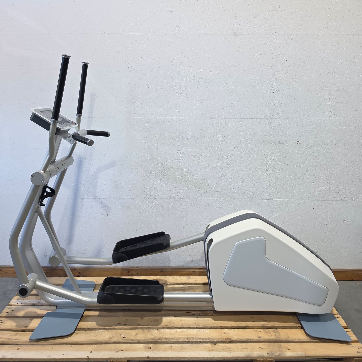 Emotion Fitness Motion Cross 800 med, mit großem Trainingsprogramm, Watt Training, Ellipsentrainer, Crosstrainer, gebrandet Frei AG, gebraucht - überholter Zustand