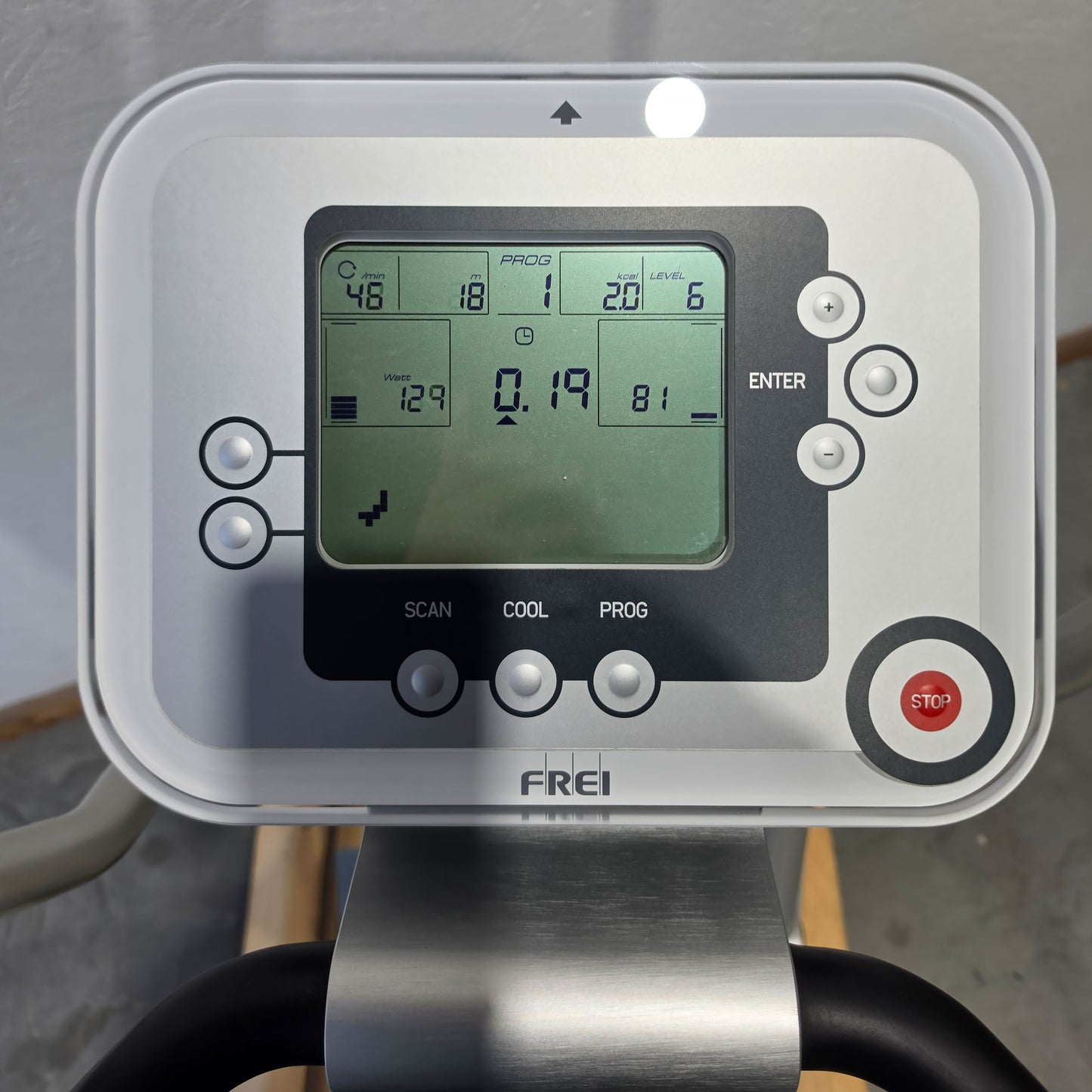 Emotion Fitness Motion Cross 800 med, mit großem Trainingsprogramm, Watt Training, Ellipsentrainer, Crosstrainer, gebrandet Frei AG, gebraucht - überholter Zustand