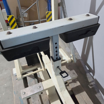 Panatta Wadenmaschine sitzend, Calf Machine, Wadenpresse, Oldschool Bodybuilding, Rahmenfarbe Weiß, gebraucht mit Gebrauchsspuren