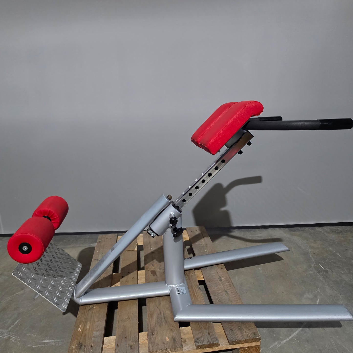Teuwsen Hyperextension, Rückenstreckerbank, 45° verstellbar, Rahmenfarbe Silber, gebraucht - mit Gebrauchsspuren