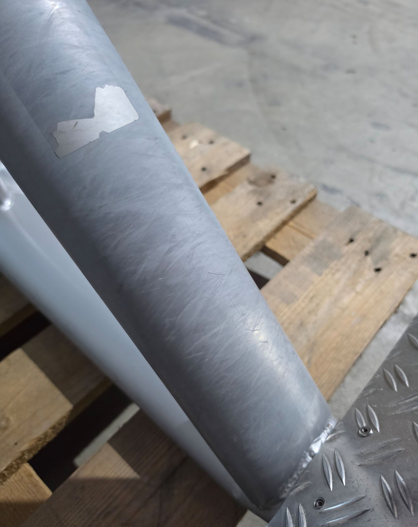 Teuwsen Hyperextension, Rückenstreckerbank, 45° verstellbar, Rahmenfarbe Silber, gebraucht - mit Gebrauchsspuren