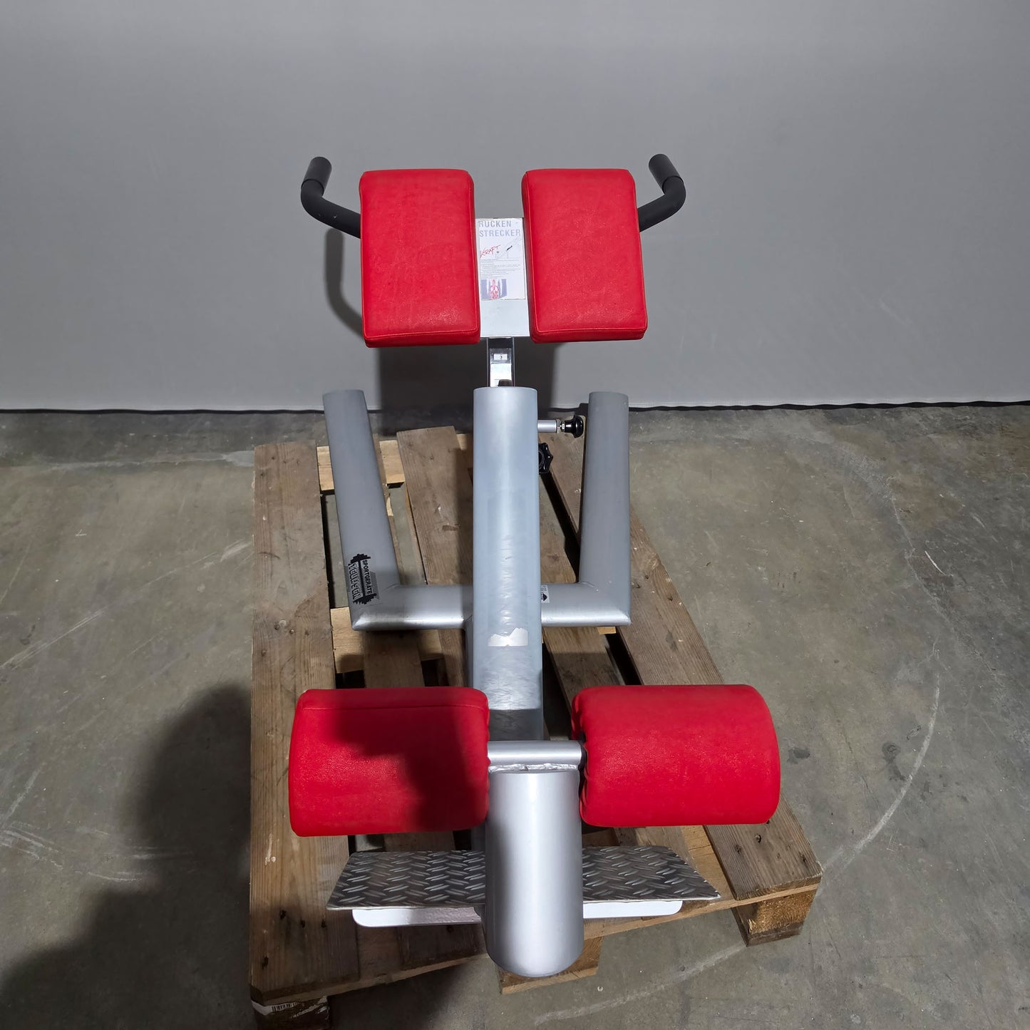 Teuwsen Hyperextension, Rückenstreckerbank, 45° verstellbar, Rahmenfarbe Silber, gebraucht - mit Gebrauchsspuren