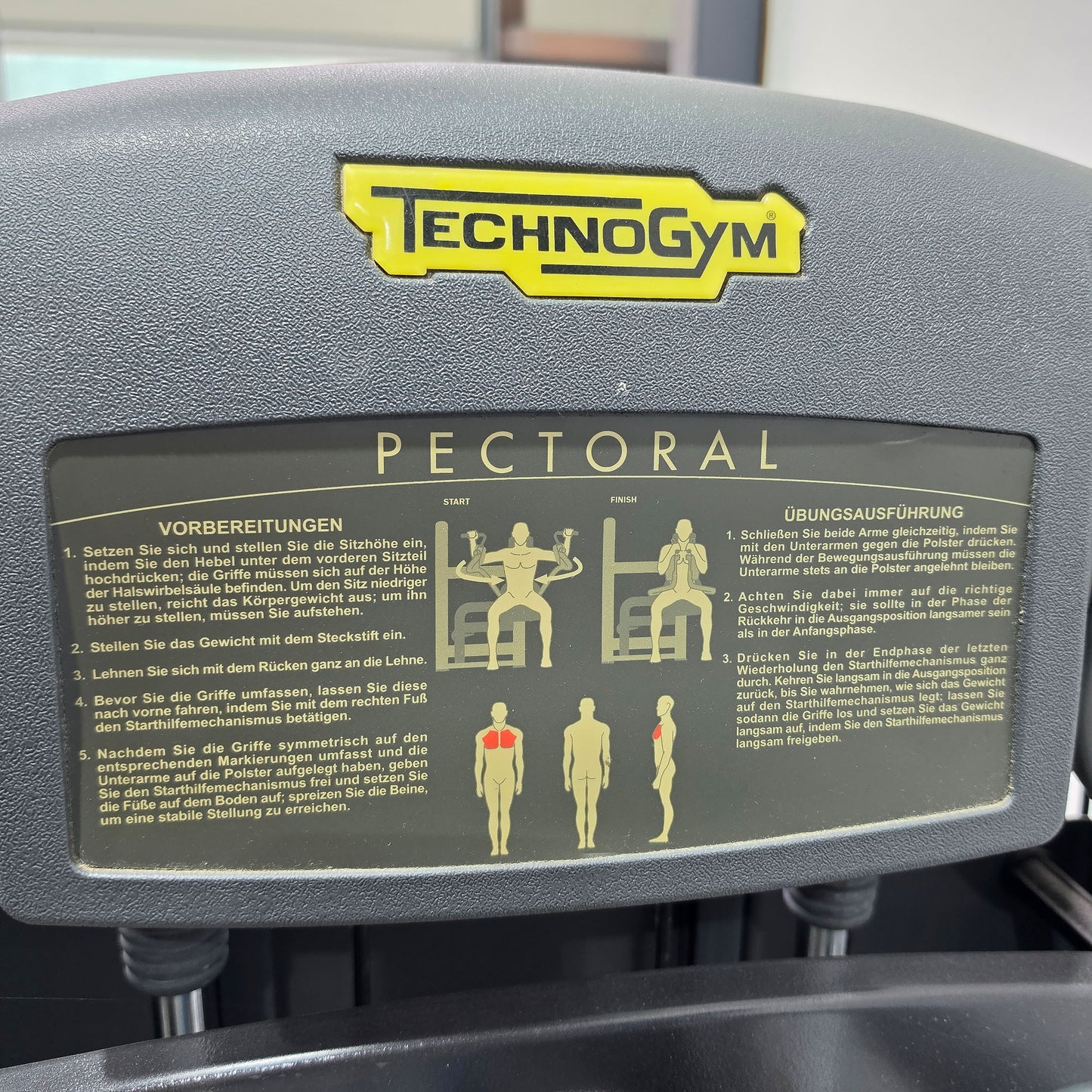 Technogym Butterfly, Pectoral Fly, Einstiegshilfe, Selection Line - Rahmenfarbe Silber, Polster Blau - gebraucht - mit Gebrauchsspuren