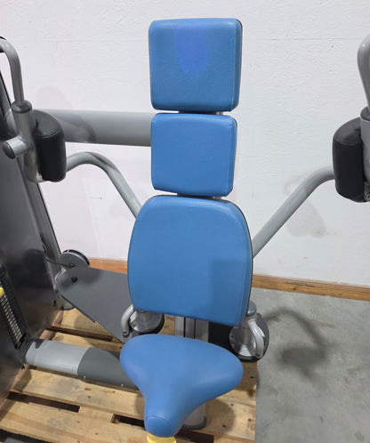 Technogym Butterfly, Pectoral Fly, Einstiegshilfe, Selection Line - Rahmenfarbe Silber, Polster Blau - gebraucht - mit Gebrauchsspuren