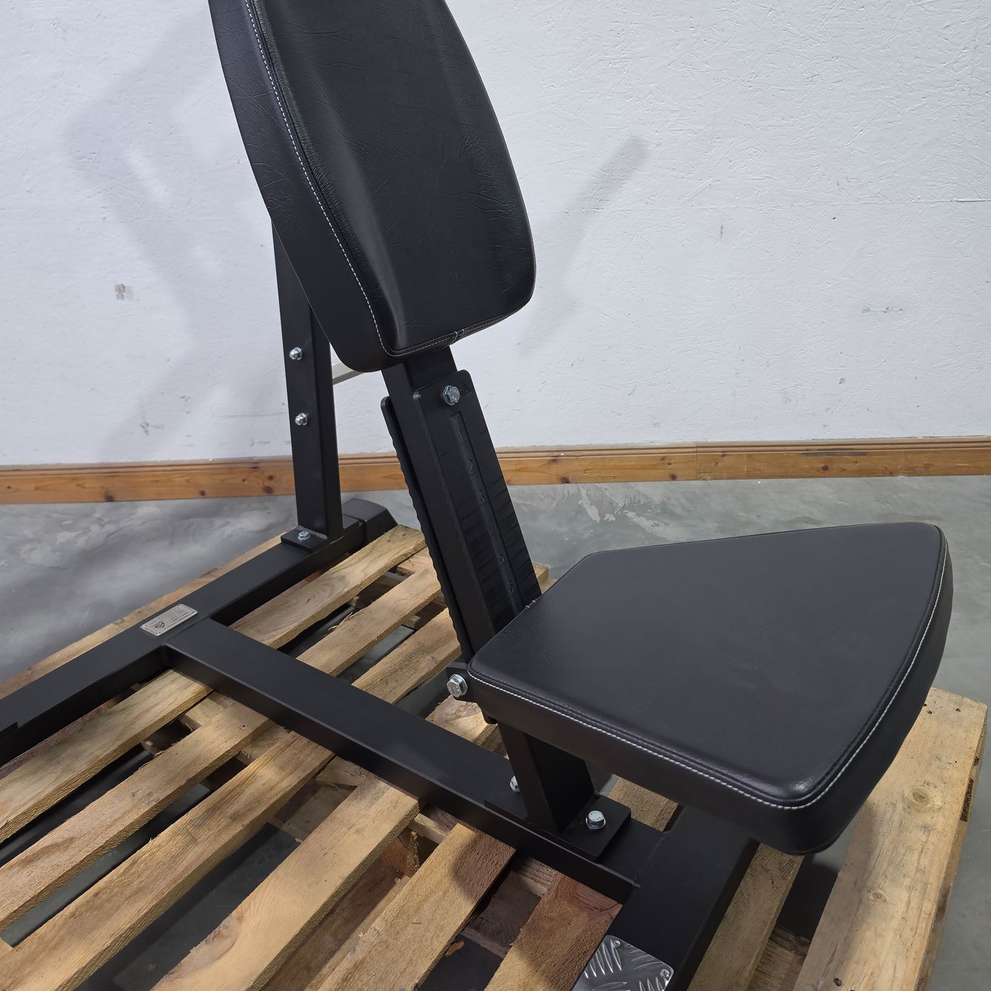 Gymleco 020 Inclined Benchpress, schräge Bankdrückmaschine, Incline Chestpress, Rahmenfarbe Schwarz, gebraucht - überholter Zustand