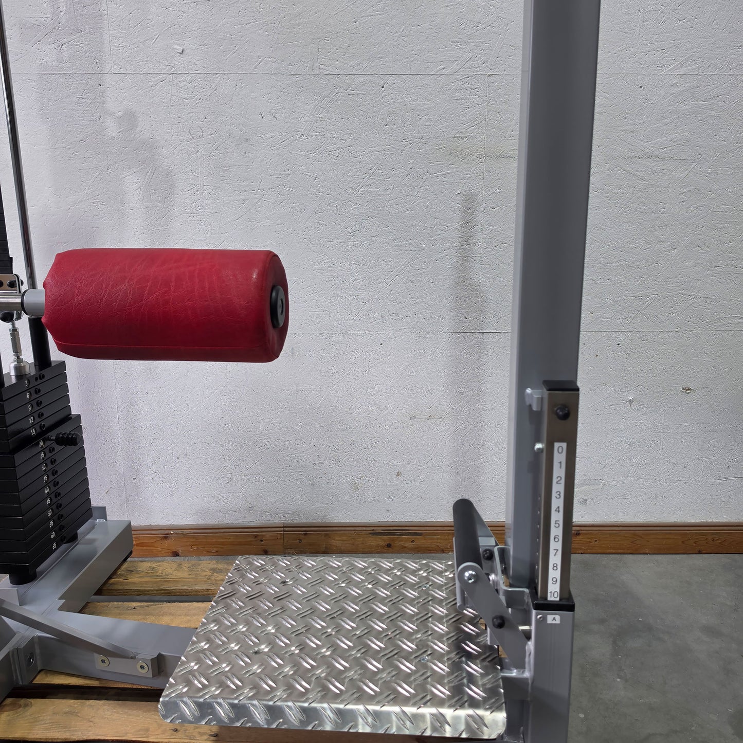 SVG Multi Hip, Kick Machine, Hip Pendulum, MPG, Frame Color Silver, Upholstery Red, MPG, used - refurbished condition