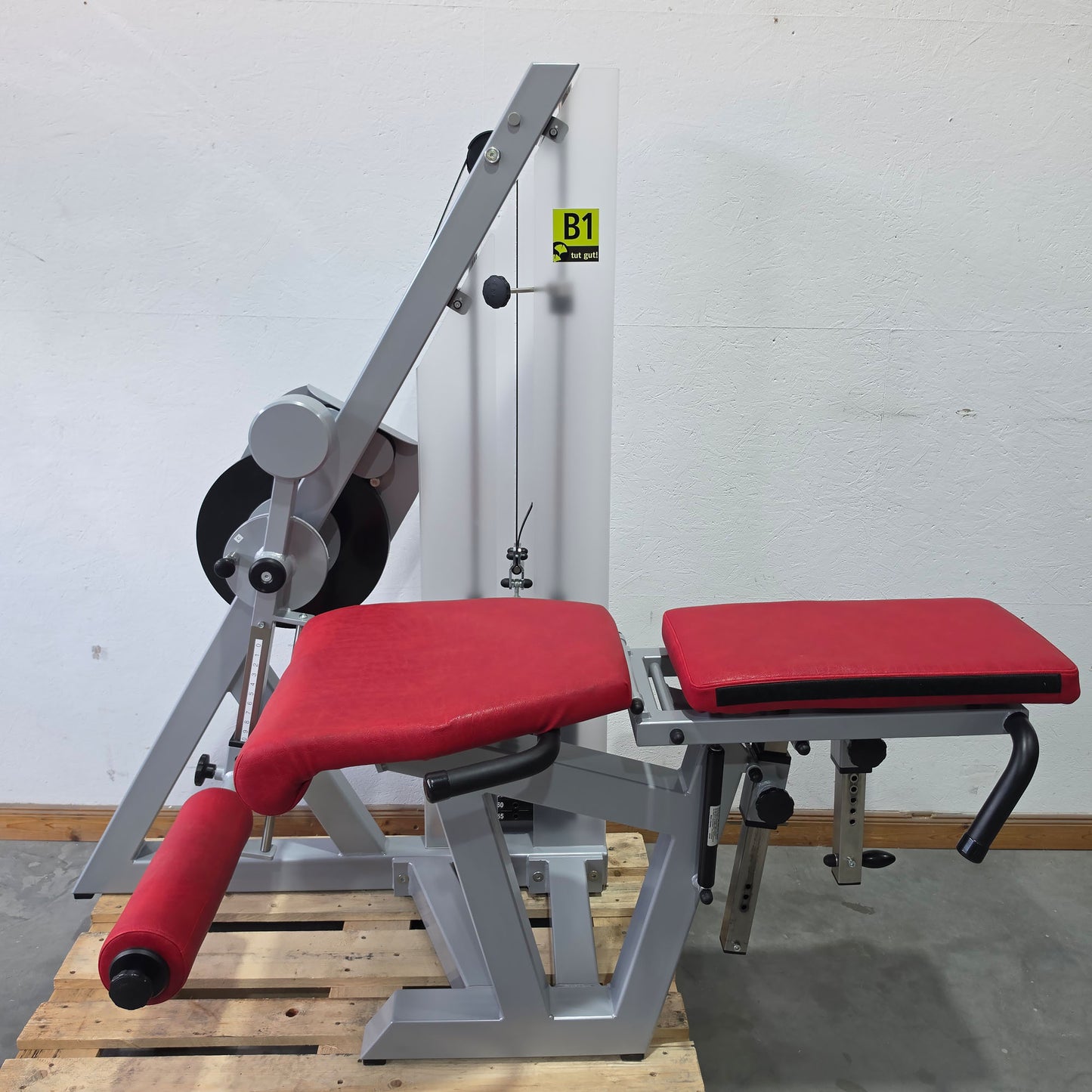 SVG Beinstrecker u. Beinbeuger liegend 2 in 1 Kombigerät, sitzend / liegend verstellbar, MPG, Farbe Silber, gebraucht - überholter Zustand