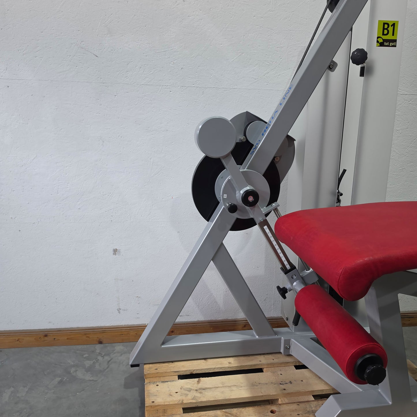 SVG Beinstrecker u. Beinbeuger liegend 2 in 1 Kombigerät, sitzend / liegend verstellbar, MPG, Farbe Silber, gebraucht - überholter Zustand