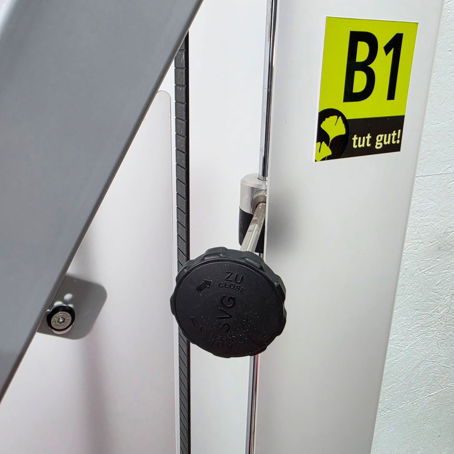 SVG Beinstrecker u. Beinbeuger liegend 2 in 1 Kombigerät, sitzend / liegend verstellbar, MPG, Farbe Silber, gebraucht - überholter Zustand